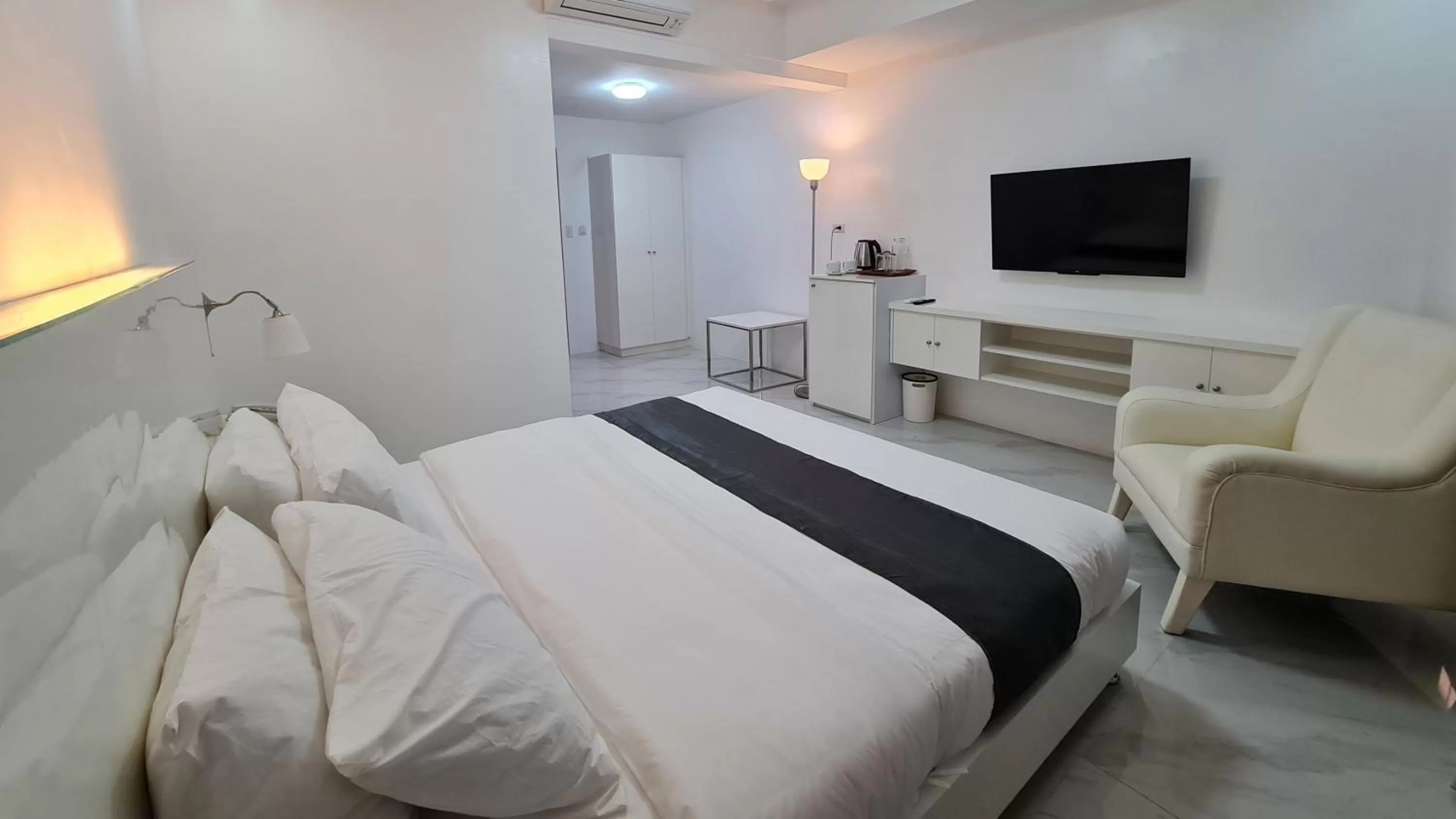 Deluxe King Room in Staycation Hotel