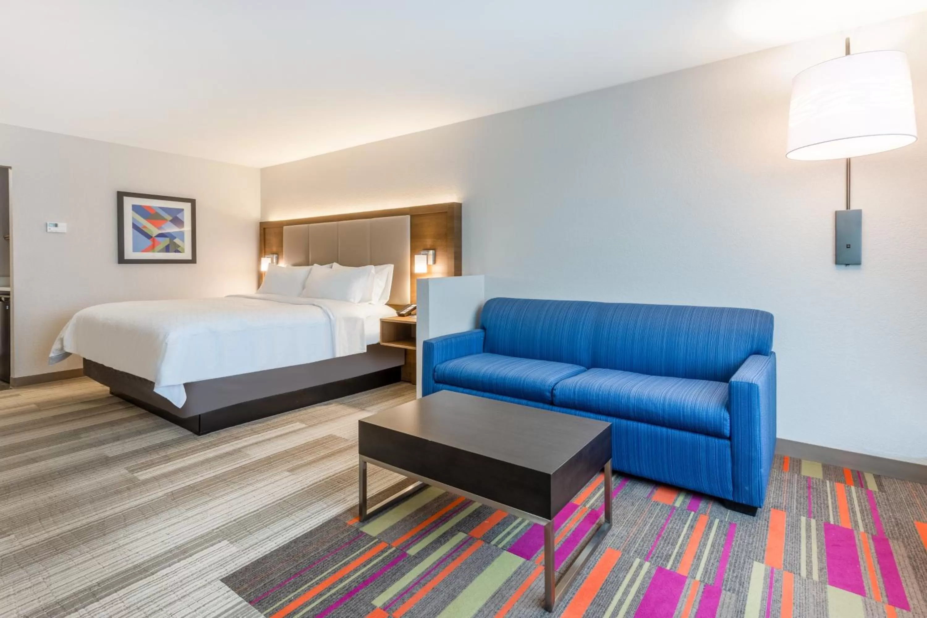 King Suite - Communications and Mobility Access in Holiday Inn Express & Suites - Florence - Cincinnati Airport by IHG