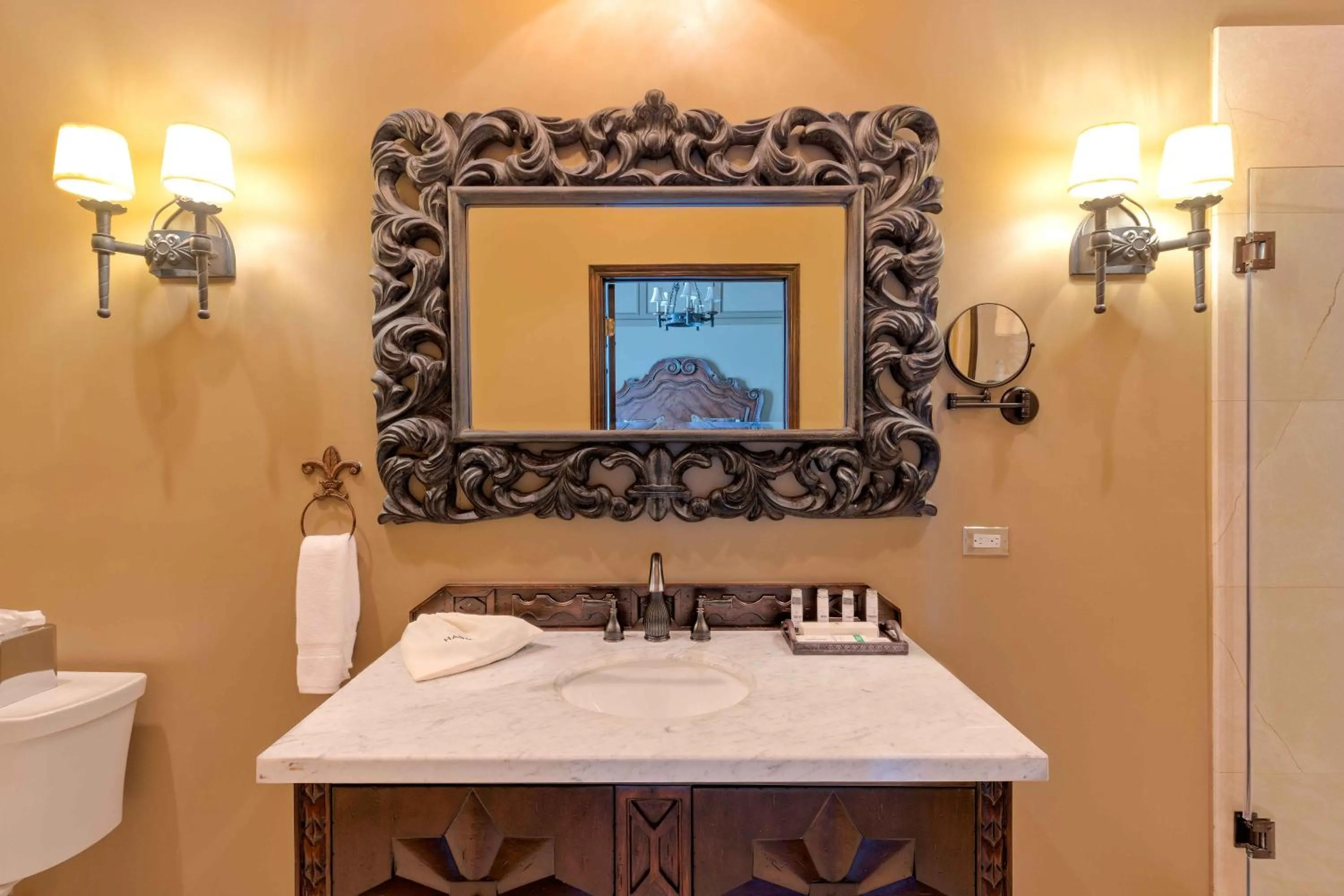 Deluxe Queen Room in The Detroit Club