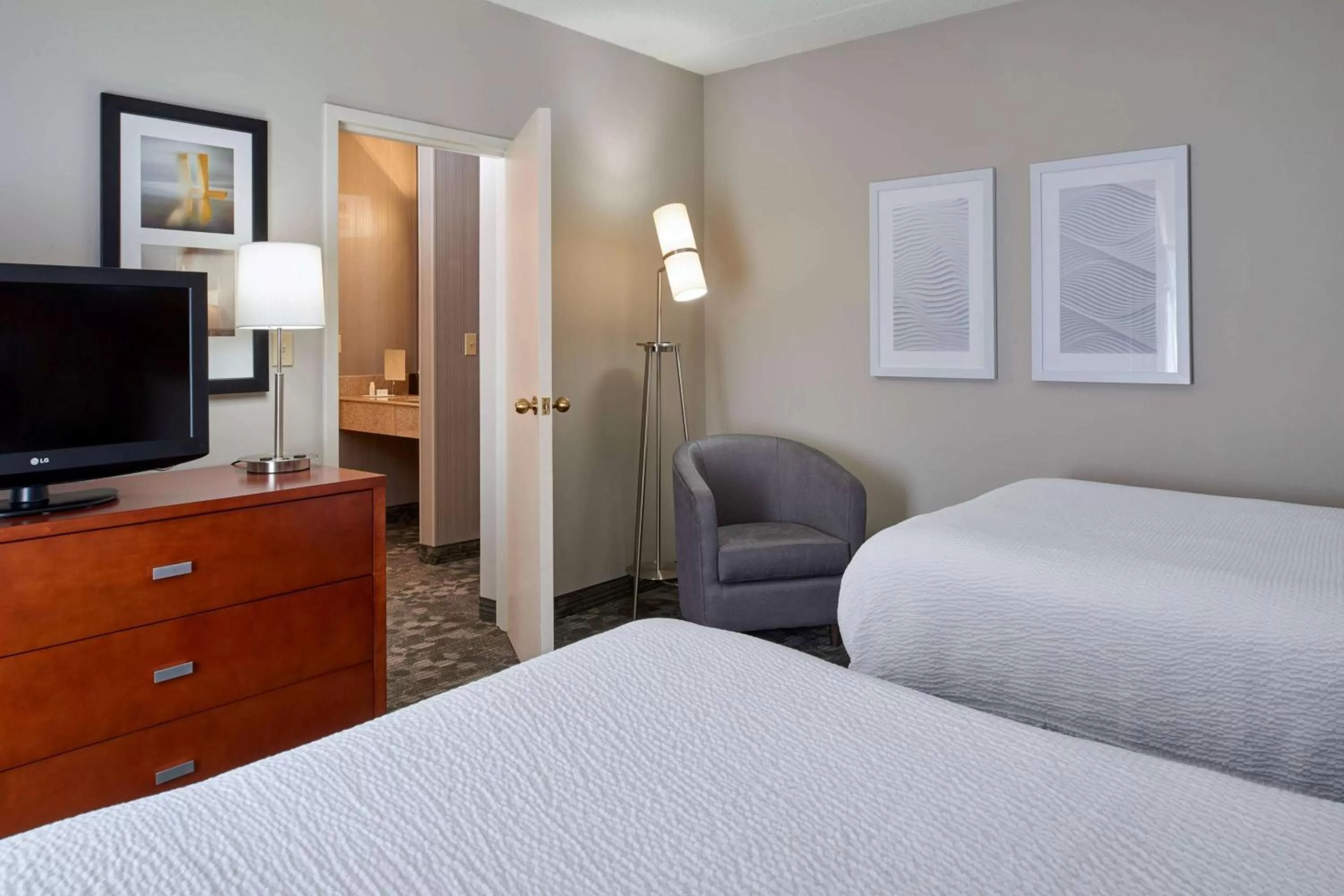 One Bedroom Suite Two Doubles in Sonesta Select Indianapolis Carmel