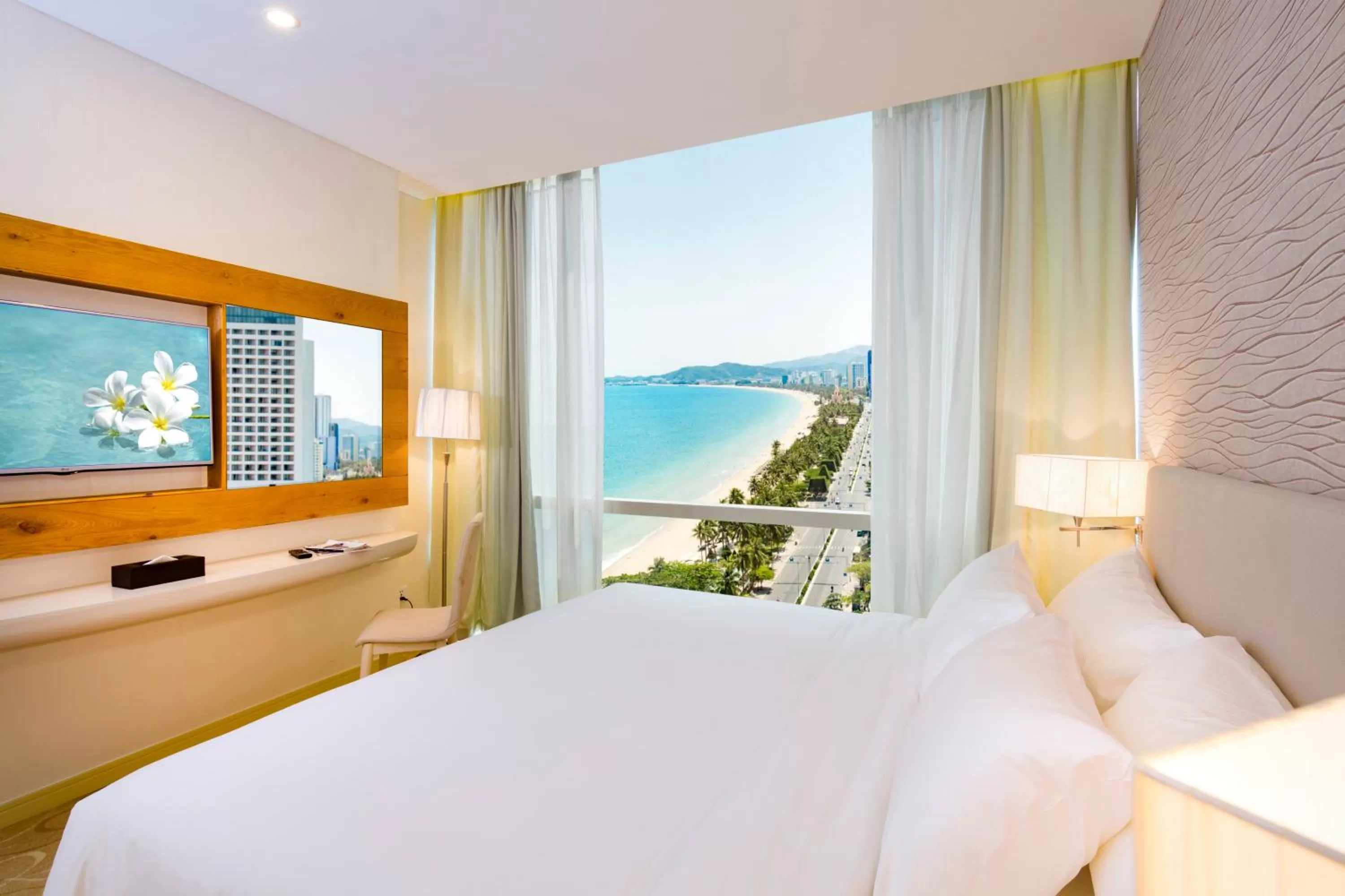 Grand Double Room with Ocean View in Diamond Bay Hotel