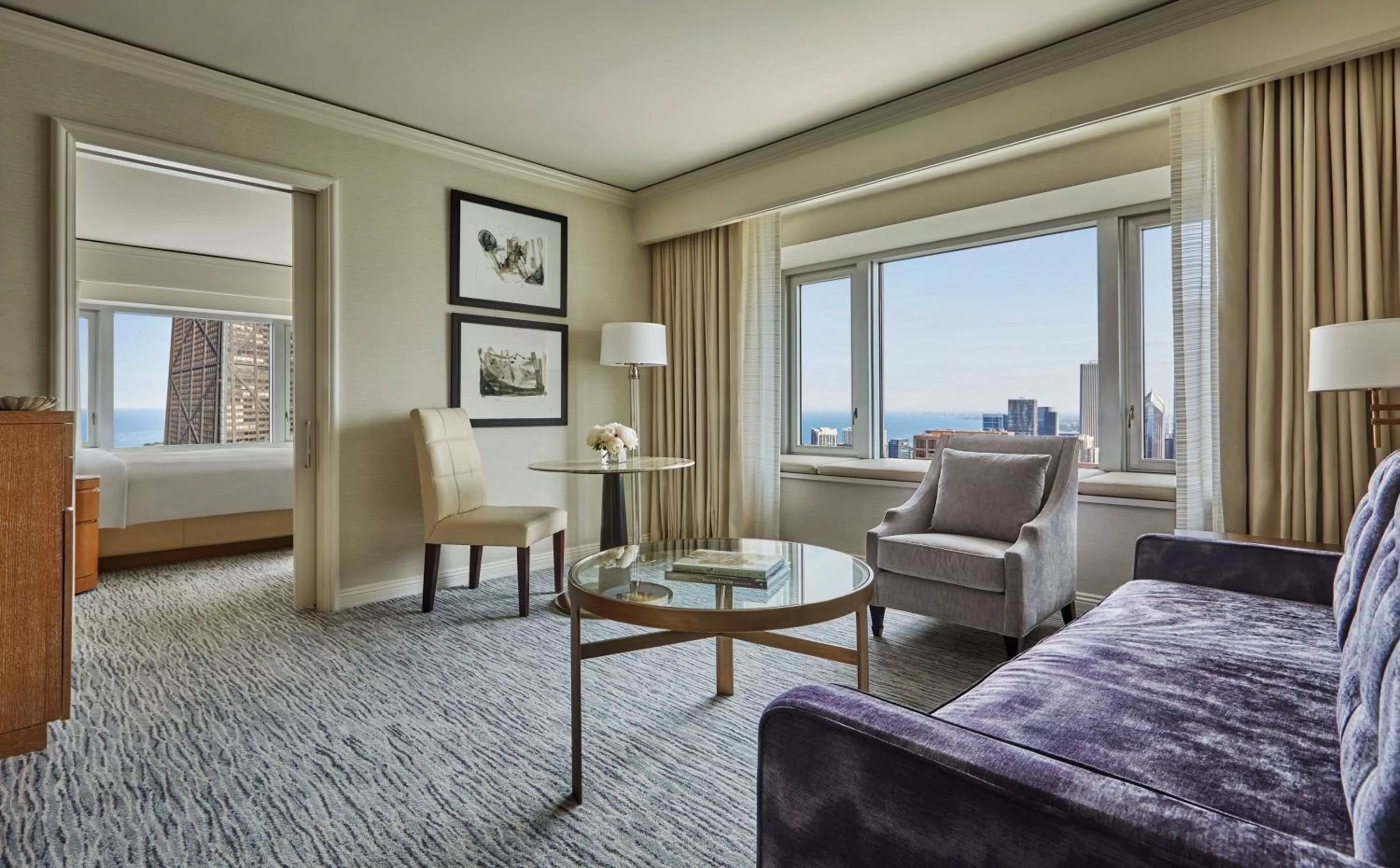 Executive King Suite with City View - Mobility Access in Four Seasons Chicago