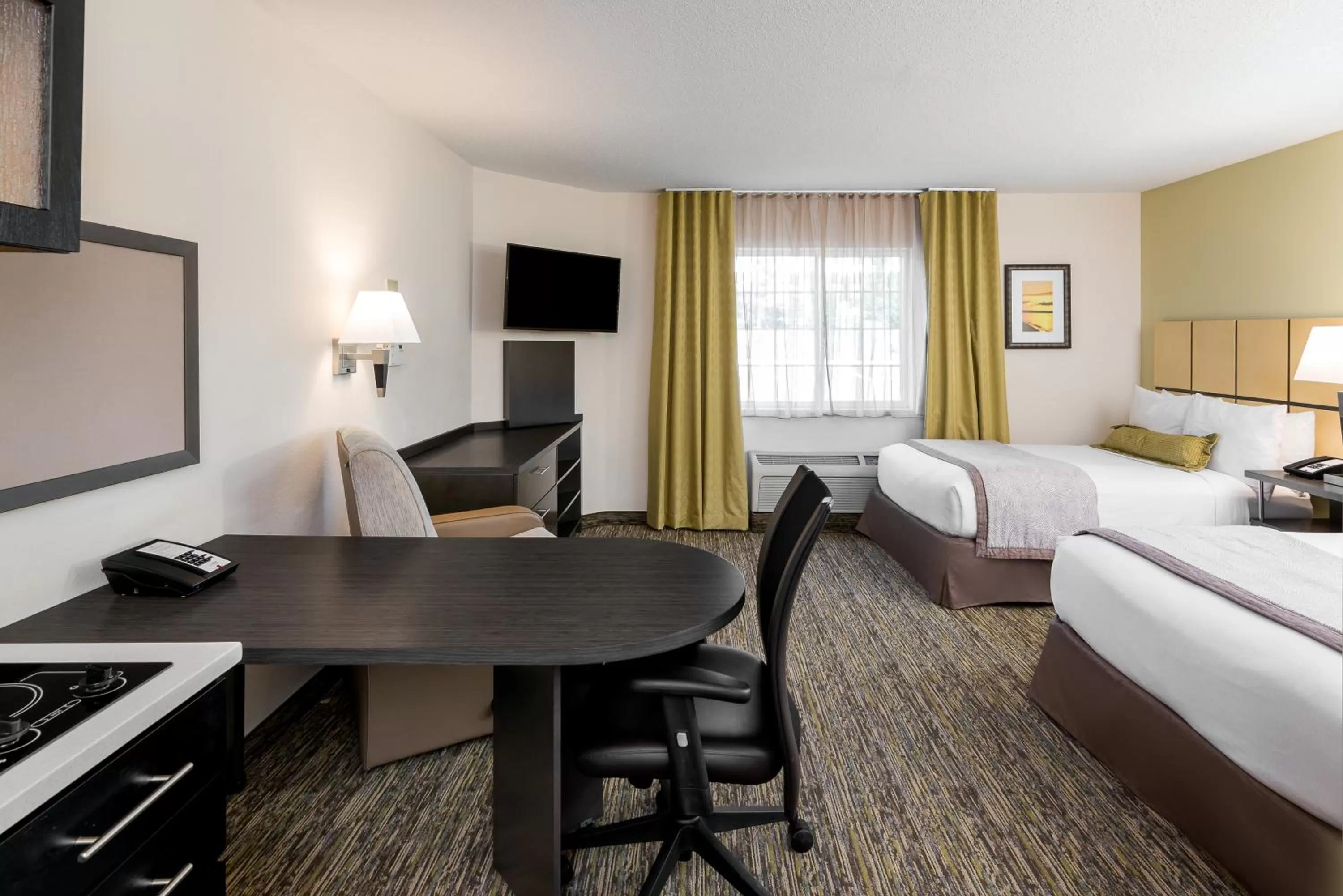 Studio Suite with Two Double Beds and Mobility Accessible Tub in Candlewood Suites Sterling by IHG