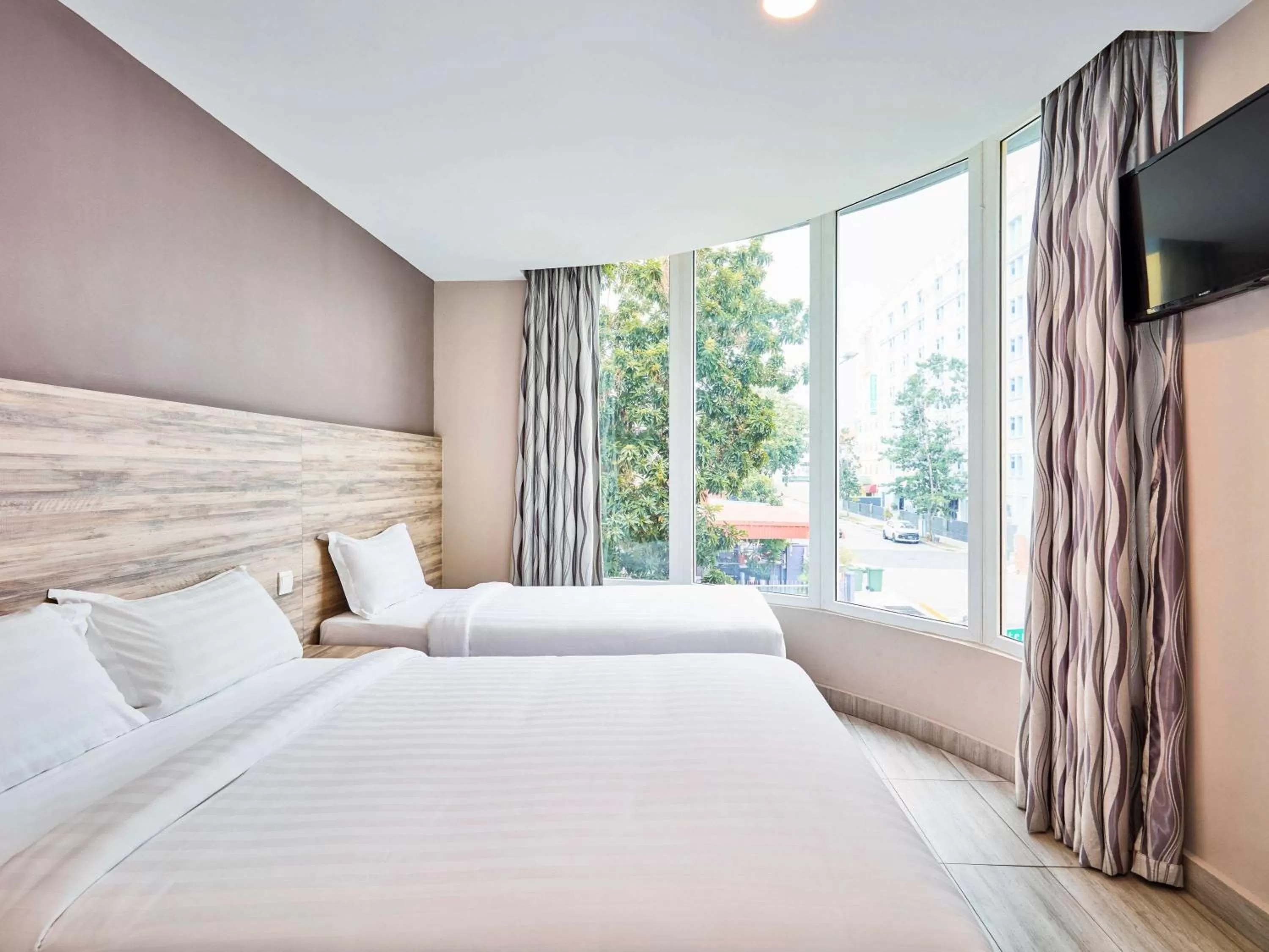 Deluxe Triple Room with One Double Bed and One Single Bed in ibis budget Singapore Crystal