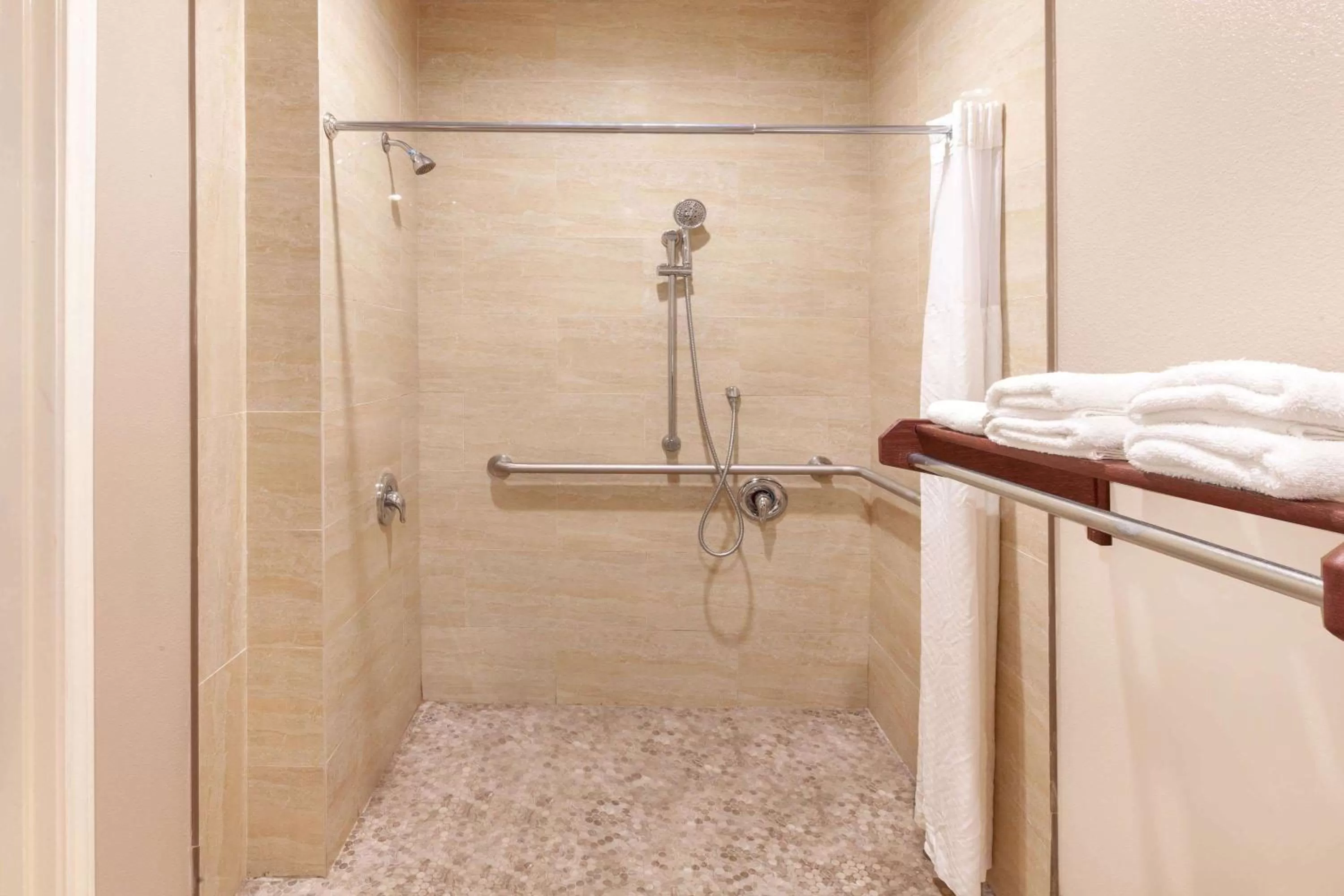 King Room with Roll-In Shower - Mobility/Hearing Accessible - Non-Smoking in Super 8 by Wyndham Houston Northwest Cypress