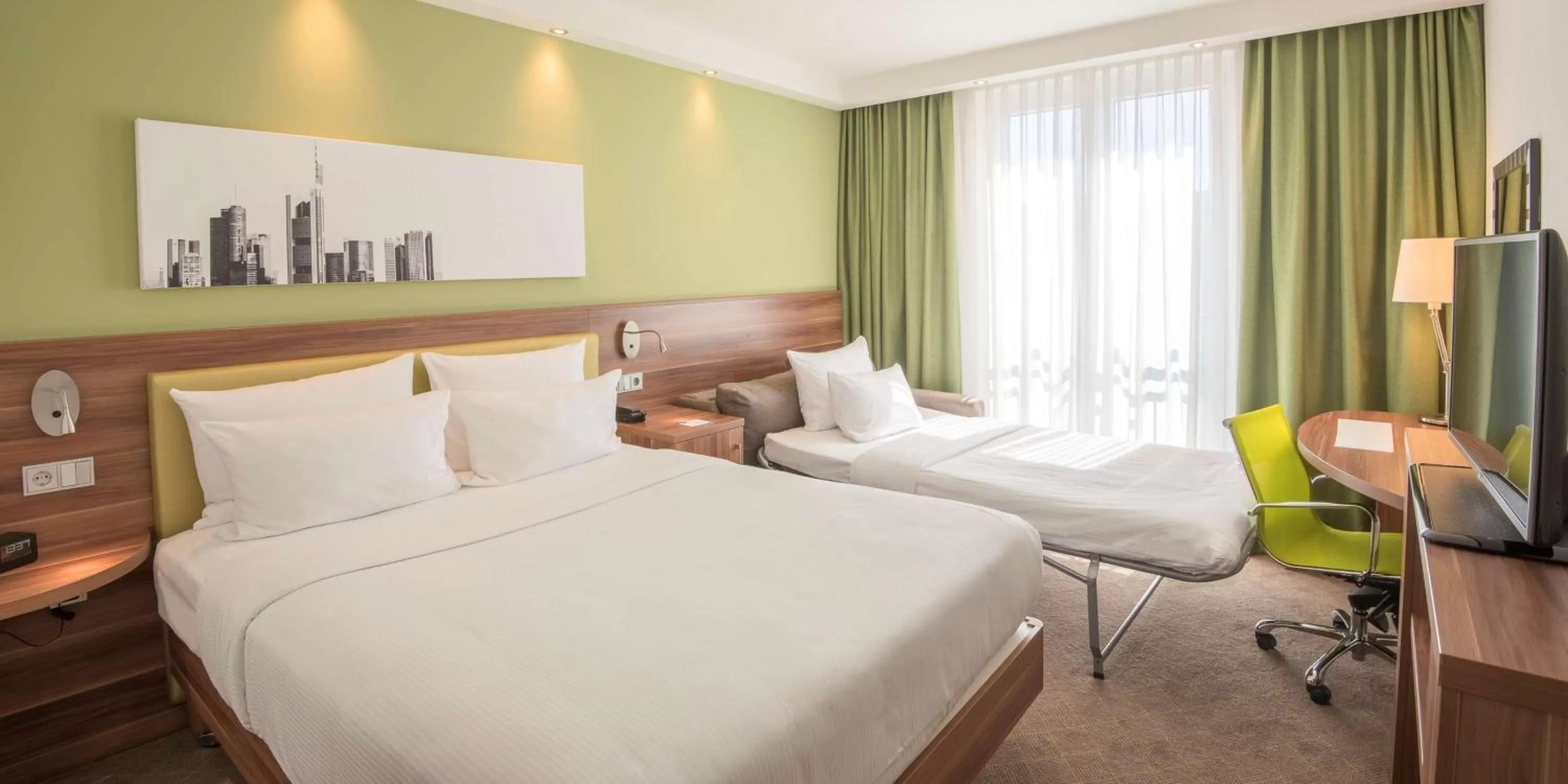Queen Room with Sofa Bed in Hampton by Hilton Nürnberg City Center
