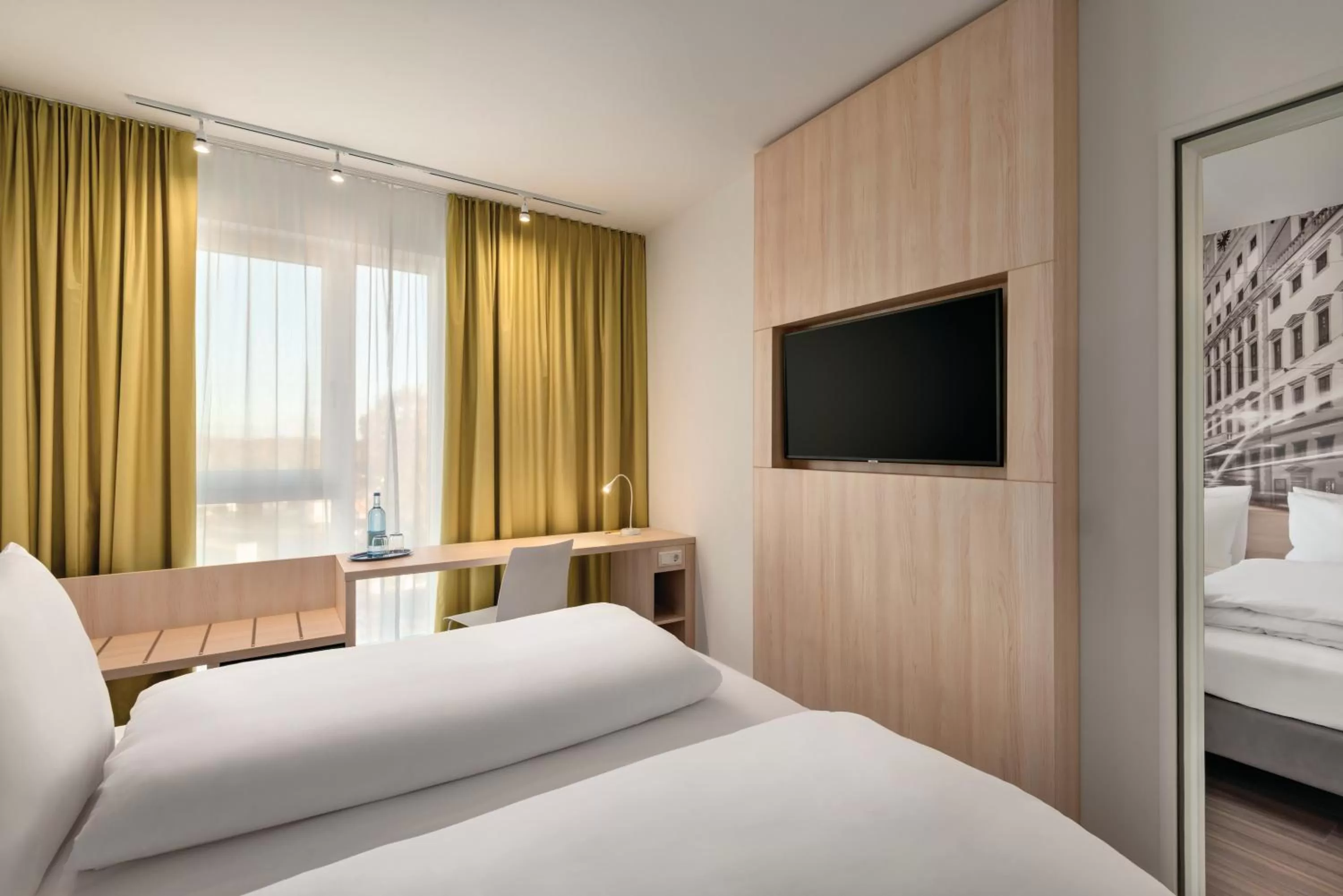 Standard Double Room - 2 Adjoining Rooms in Super 8 by Wyndham Augsburg