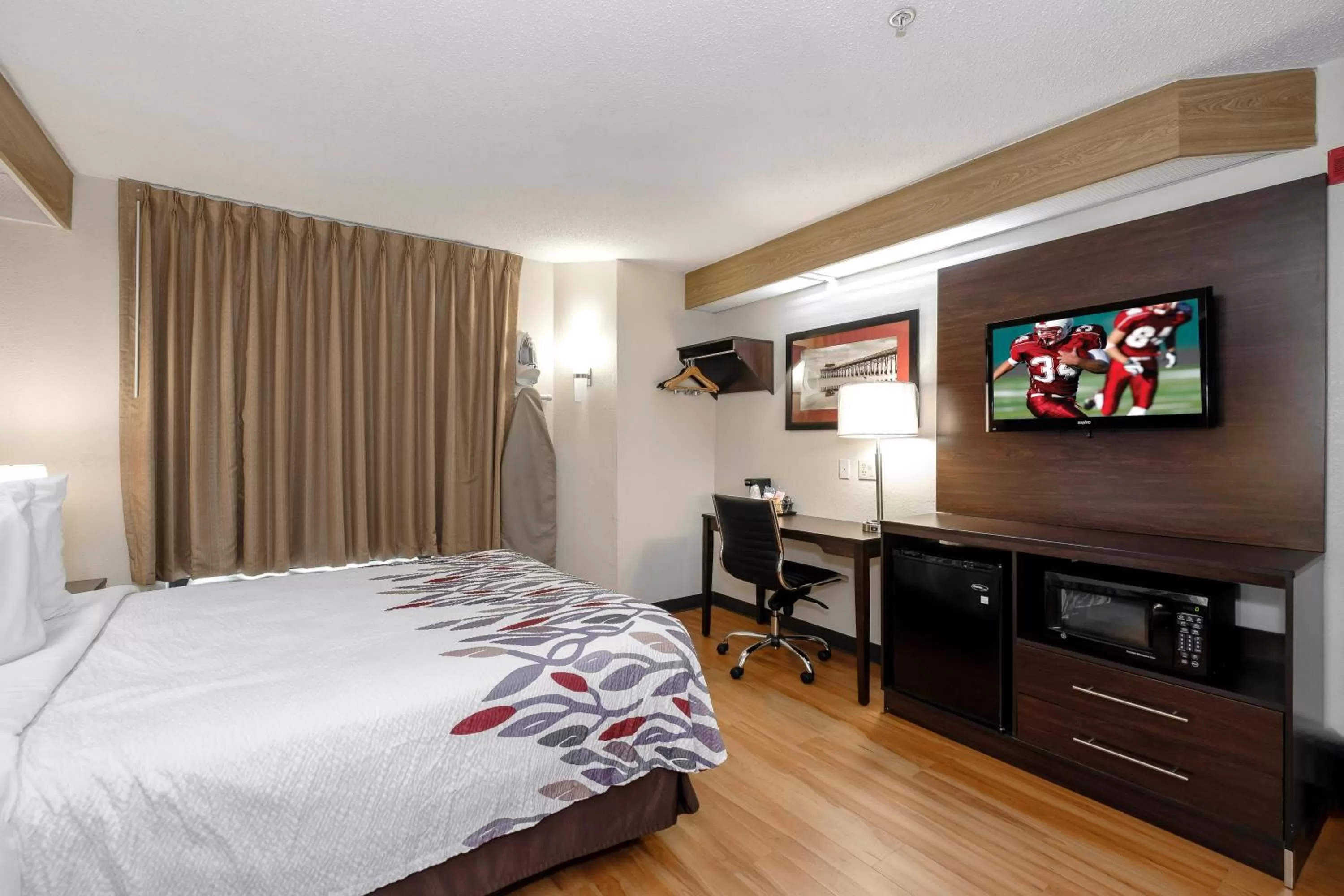 Deluxe Queen Room Non-Smoking in Red Roof Inn Pensacola Fairgrounds