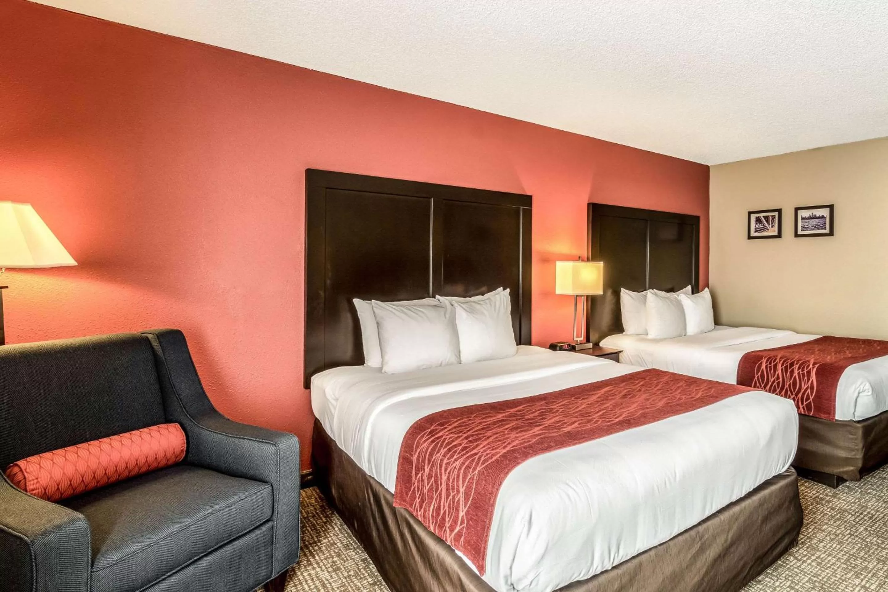 Queen Room with Two Queen Beds - Non-Smoking in Comfort Inn Convention Center-Chicago O’hare Airport