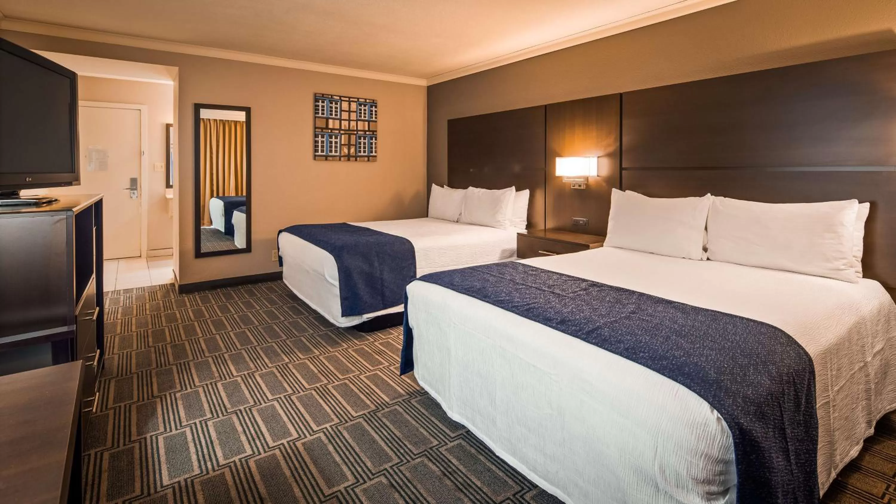 Queen Room with Two Queen Beds and Garden View - Non-Smoking in Best Western Andersen's Inn