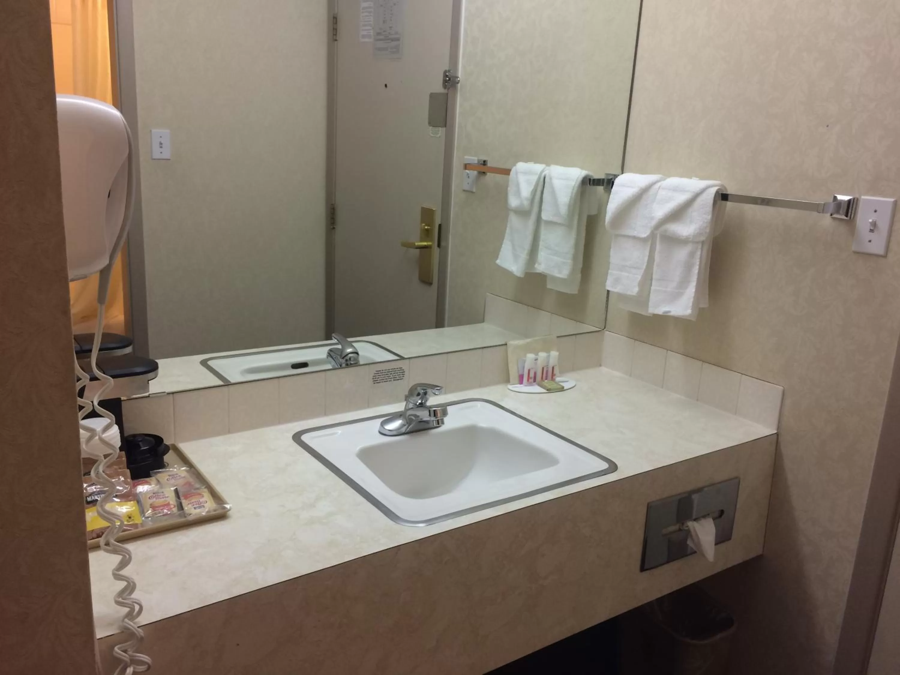 Queen Room - Non-Smoking in Super 8 by Wyndham Lethbridge