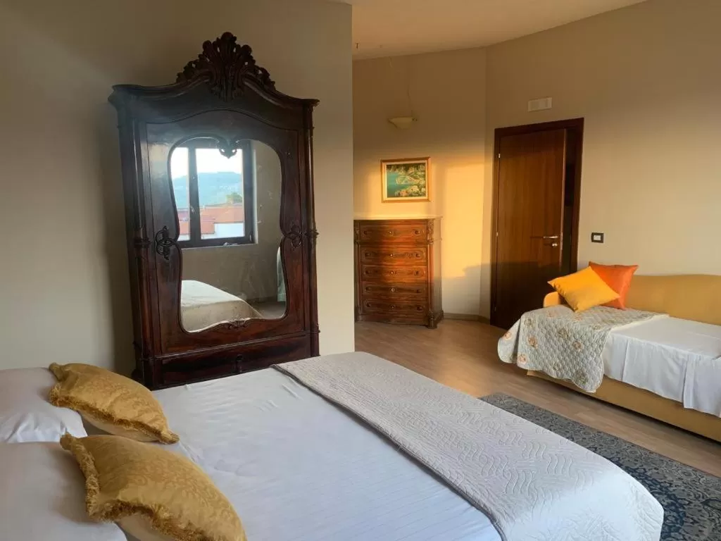 Luxury Triple Room in b&b Antiche Dimore Taurasi