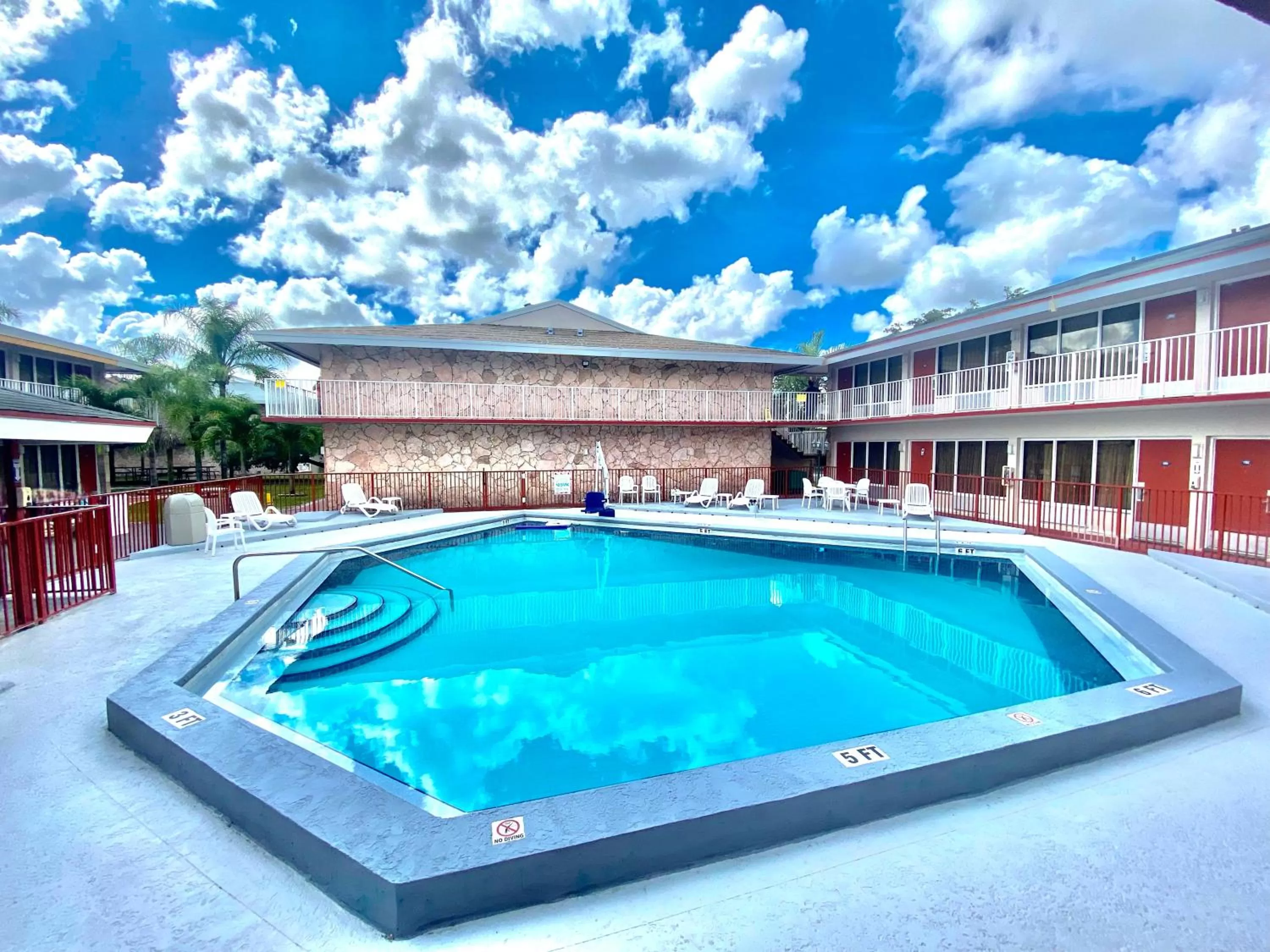 Swimming Pool in Garden Inn of Homestead