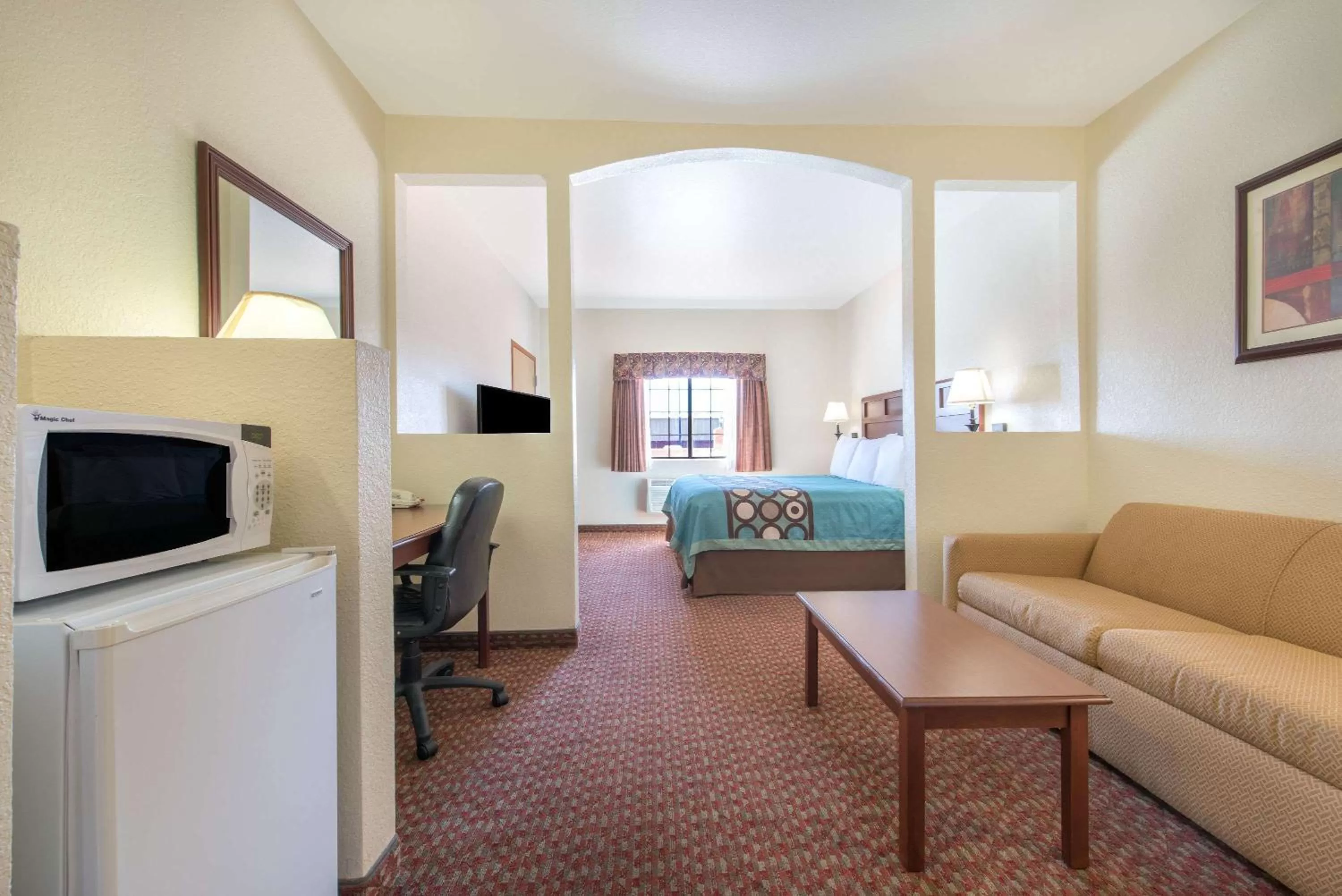 King Suite - Non-Smoking in Super 8 by Wyndham Abilene South
