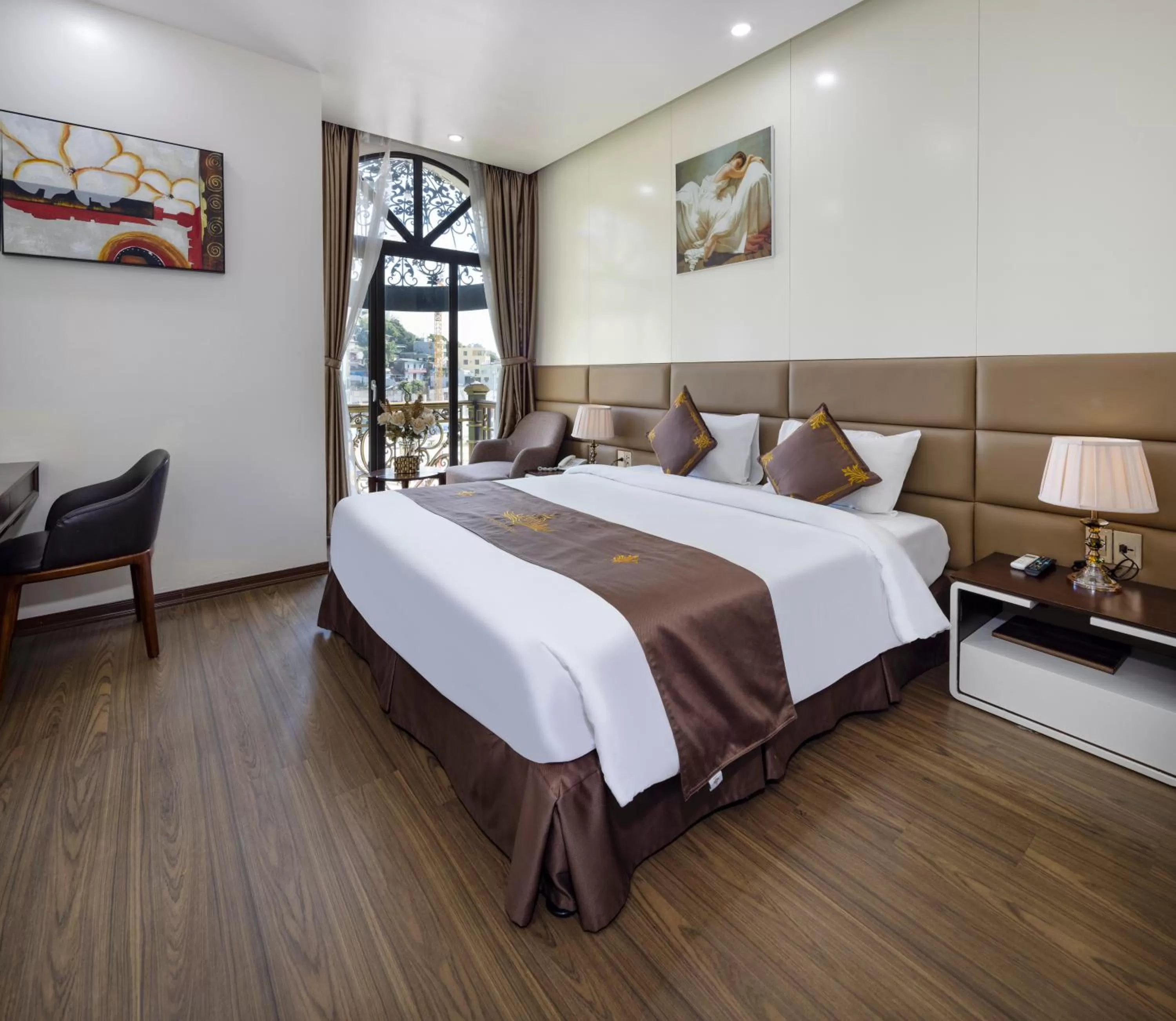 Deluxe King Room in Diamond Luxury Hotel