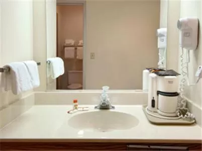 Queen Room - Disability Access - Non-Smoking in Super 8 by Wyndham Buena Vista