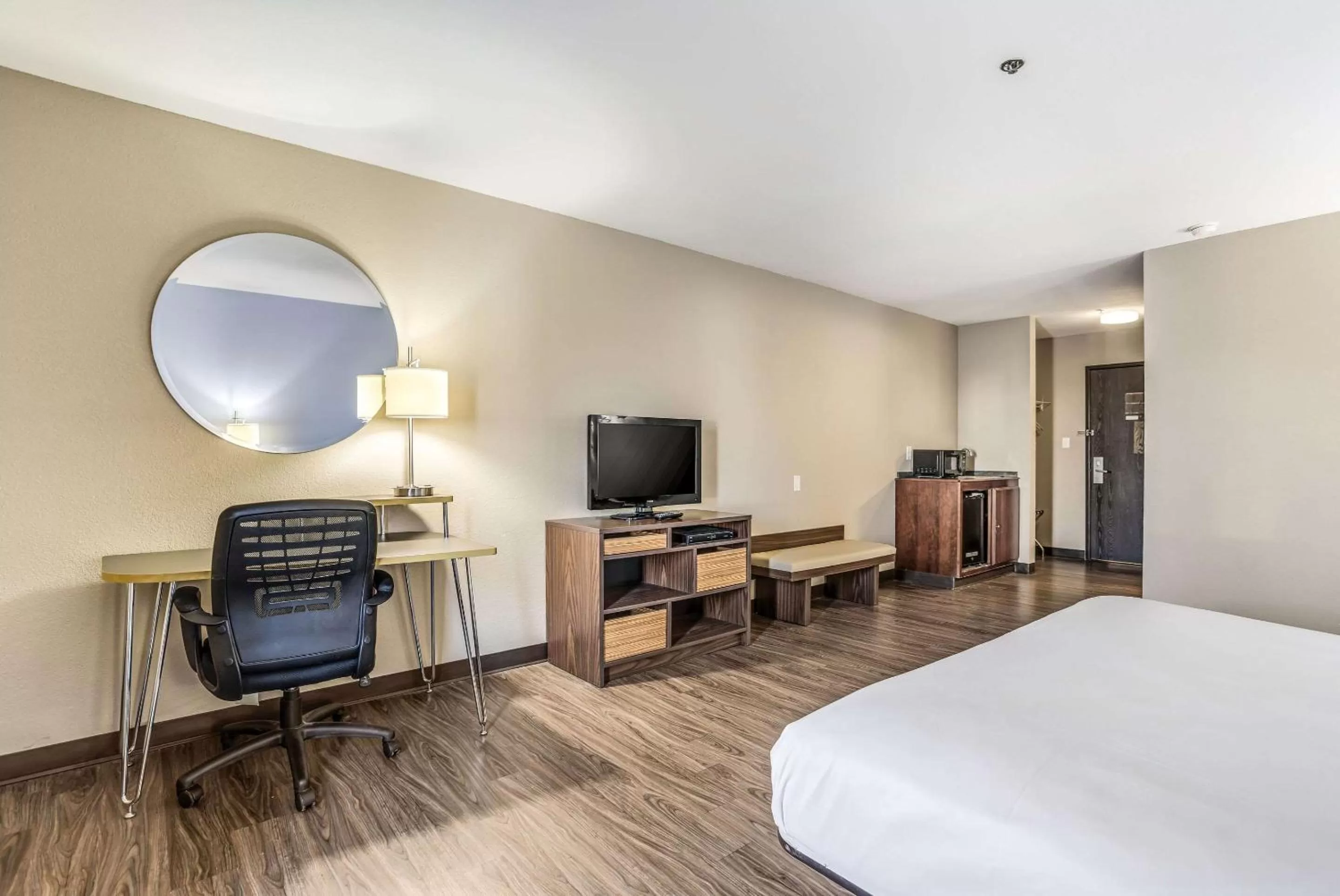 King Room - Accessible/Non-Smoking in Quality Inn Calvert City - Paducah East