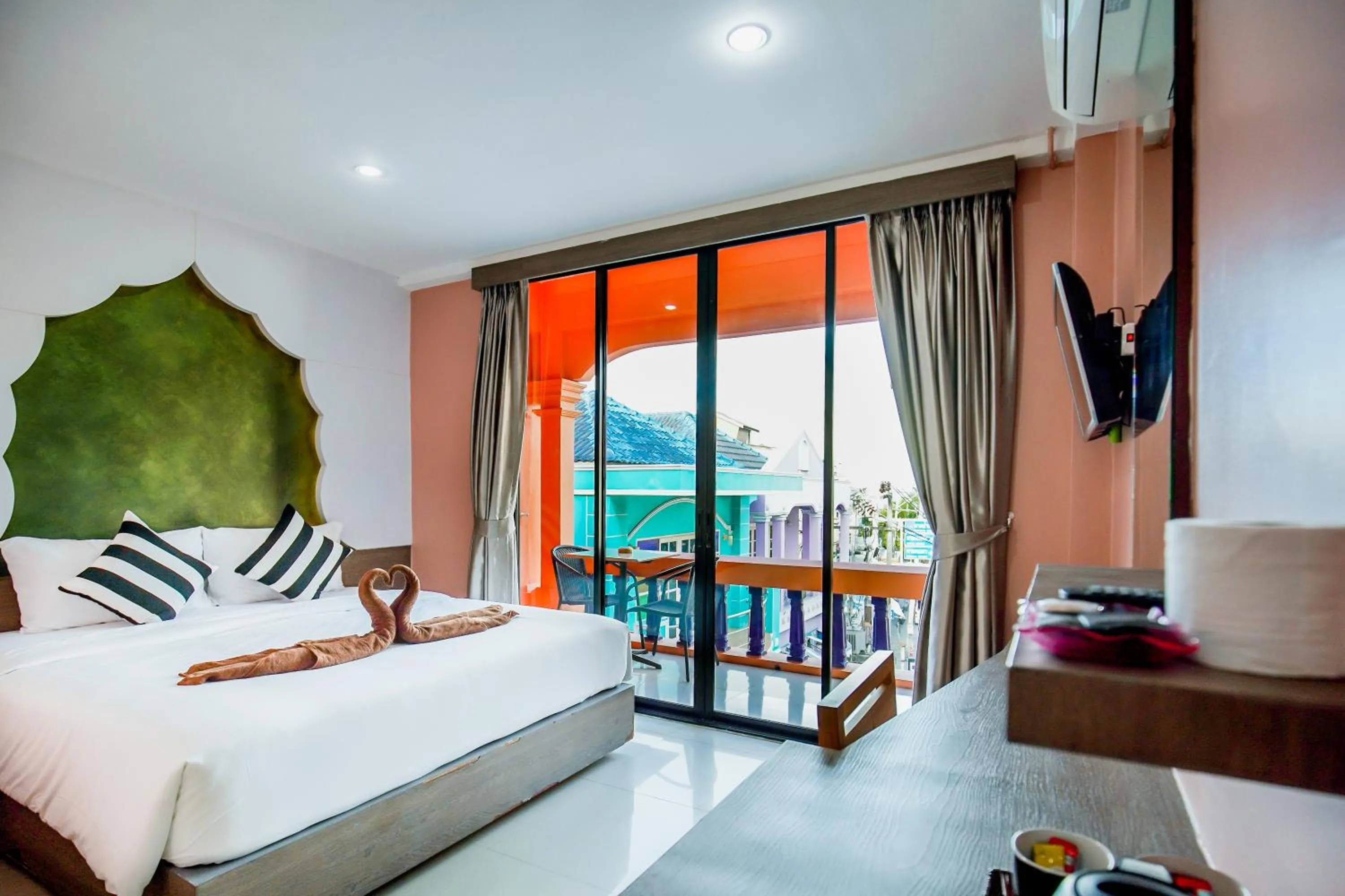 Superior Double Room Sea View in Khaleej Mass Hotel Patong