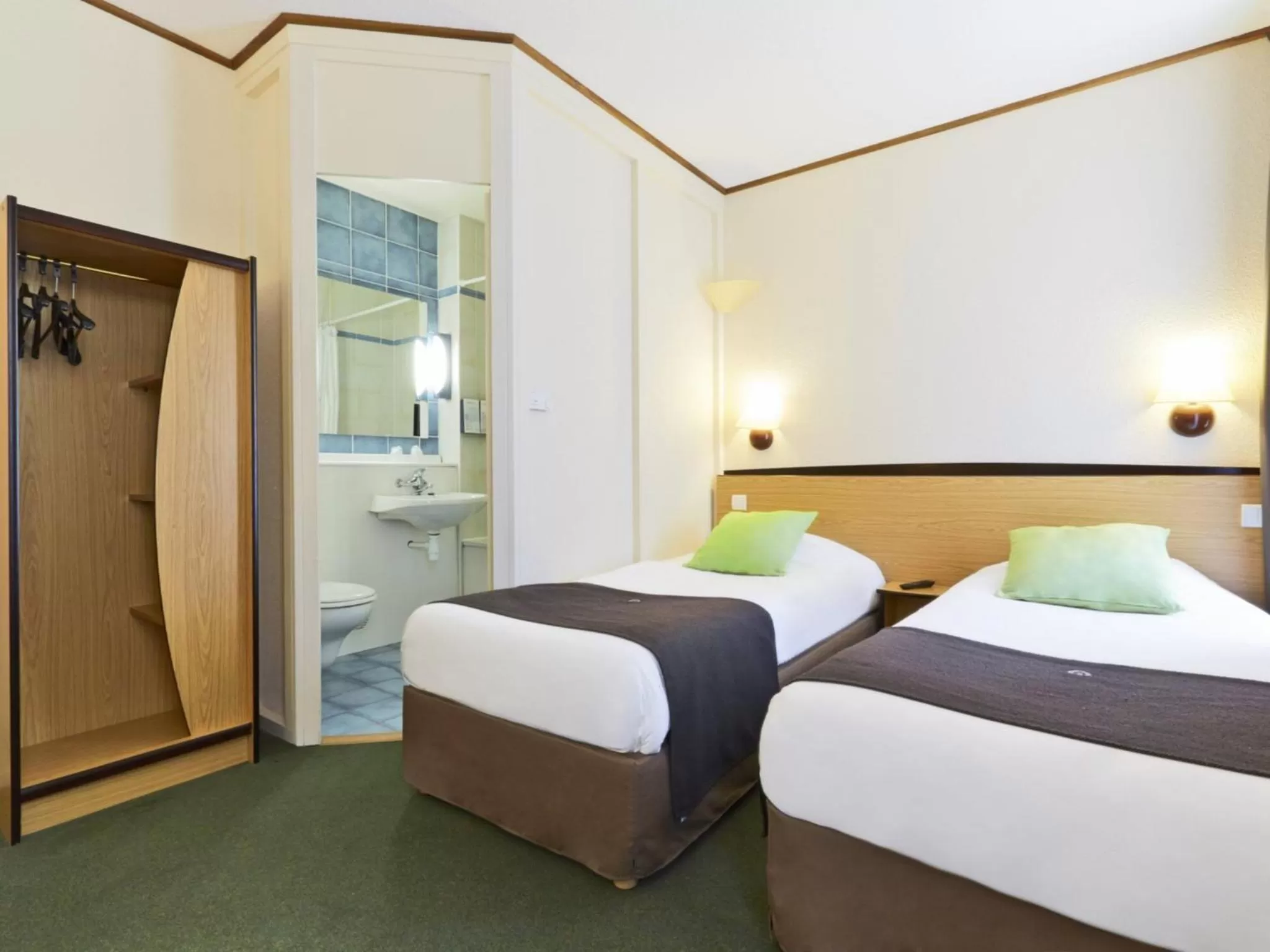 Twin Room in Campanile Dijon Centre - Gare