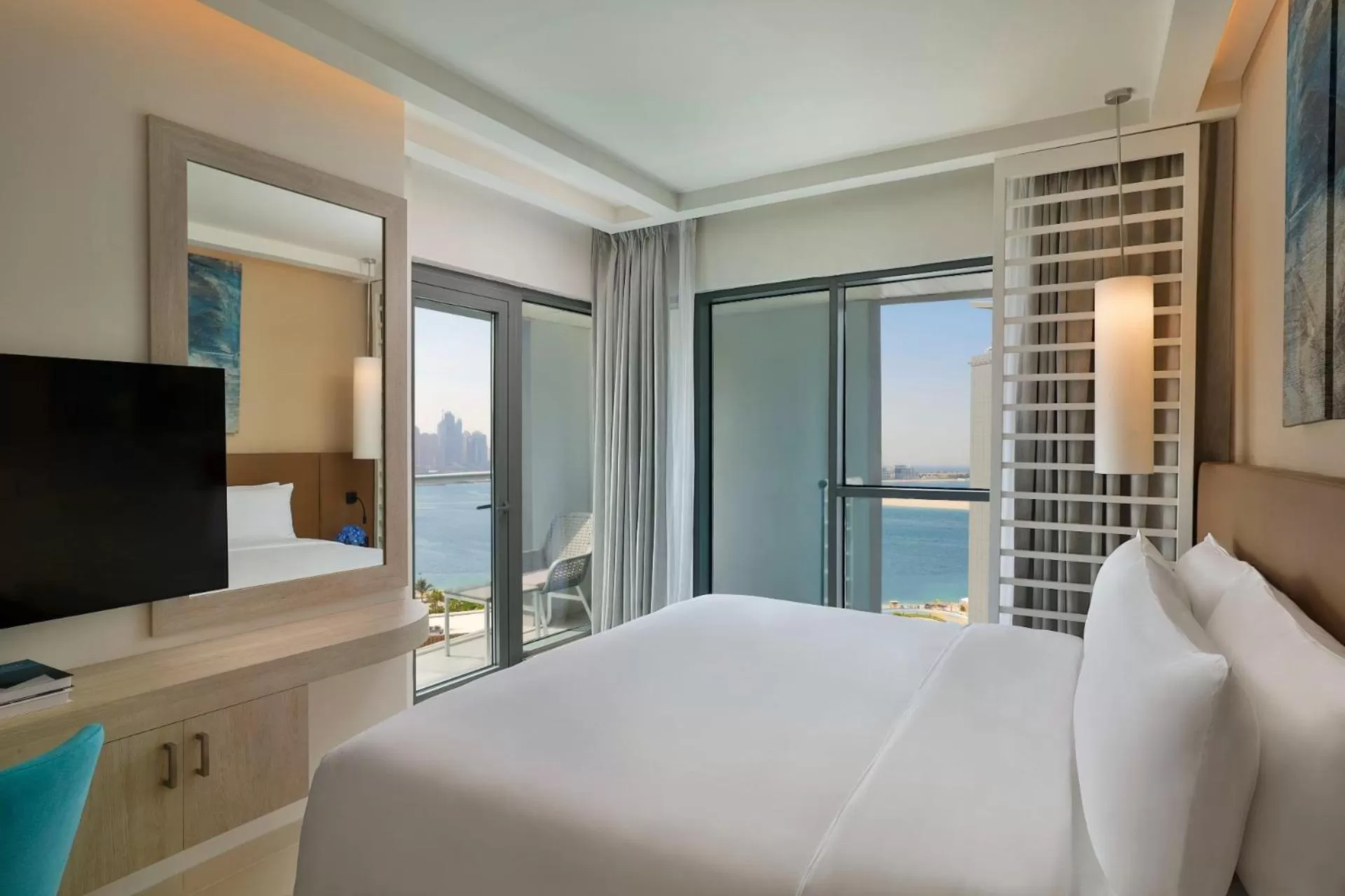 Premium One Bedroom Sea View Apartment with Balcony, Evening Drinks & Canapes Section, Complimentary Airport Transfer, Beach & Rooftop Infinity Pool Access, Shuttle to Mall Of Emirates in NH Collection Dubai The Palm