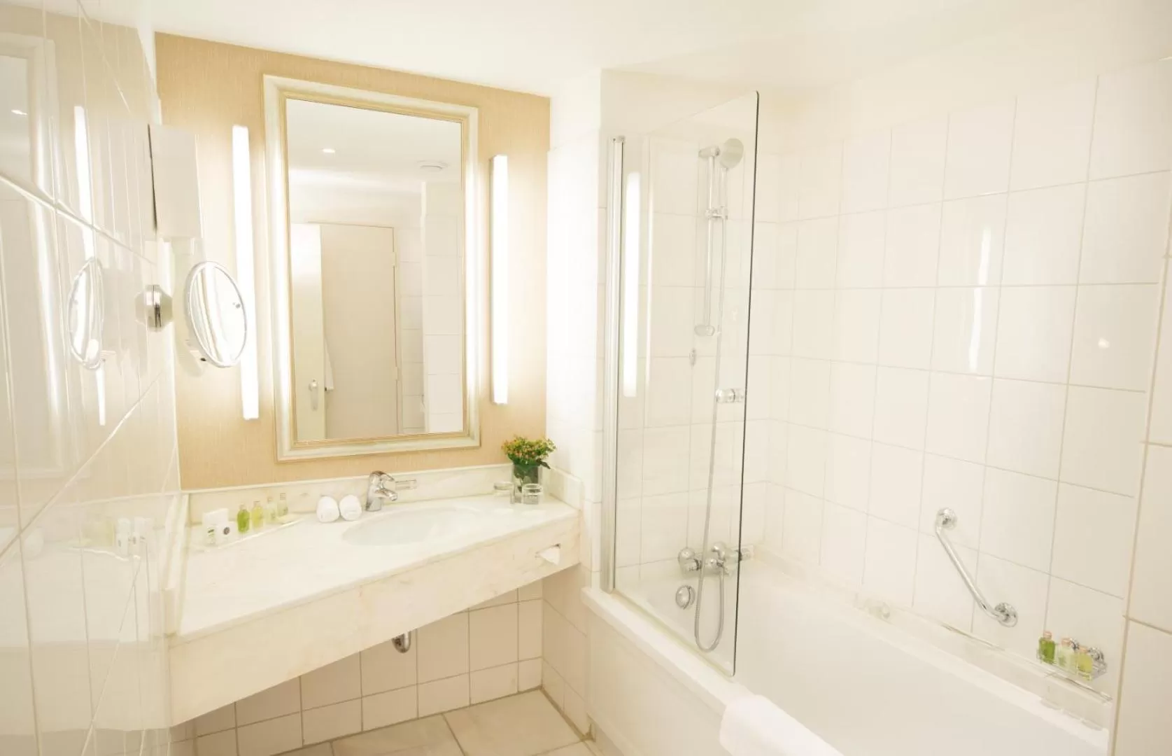 Deluxe Double or Twin Room in Bilderberg Garden Hotel