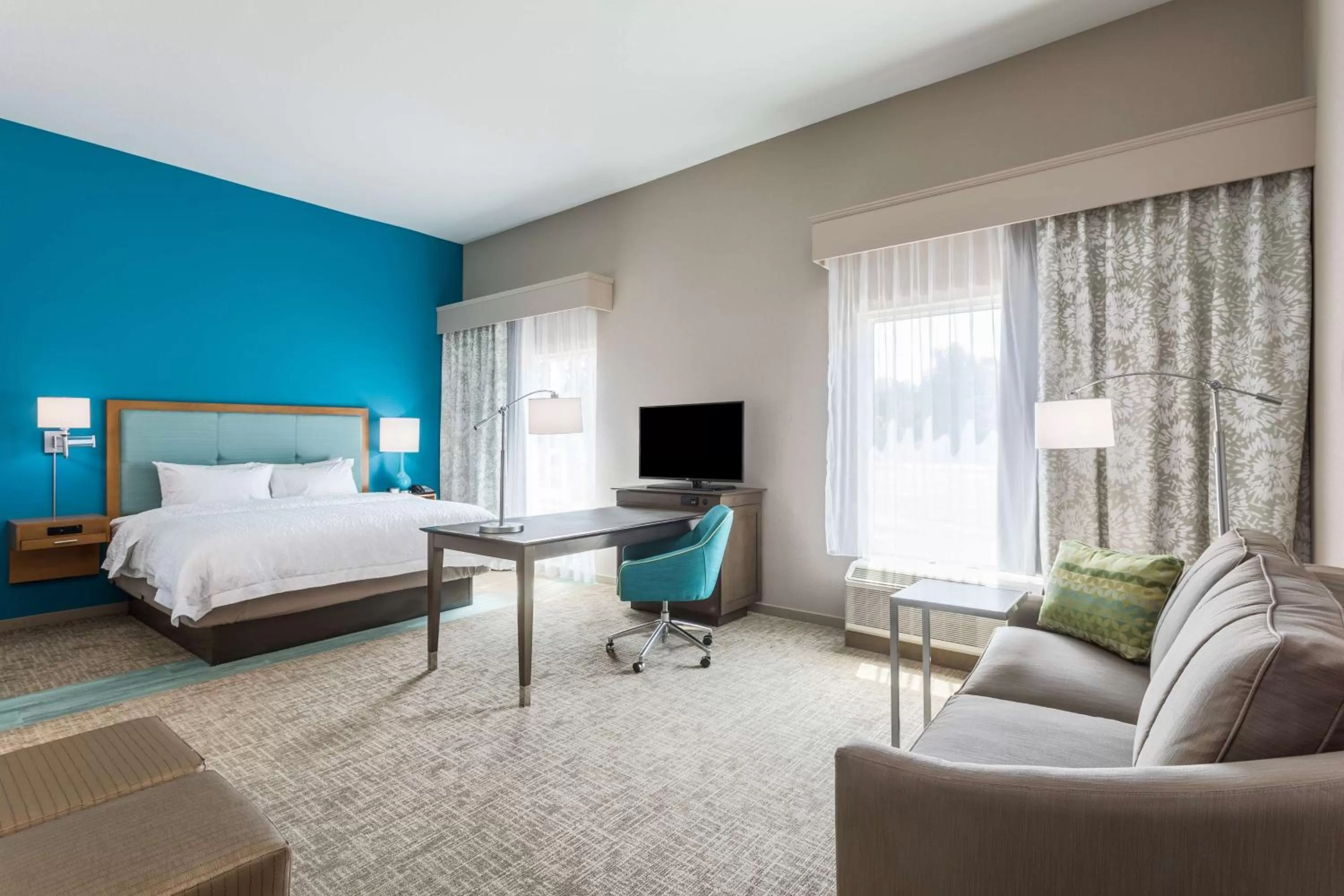 King Studio Suite with Sofa Bed - Hearing Access/Non-Smoking in Hampton Inn & Suites Mary Esther-Fort Walton Beach, Fl