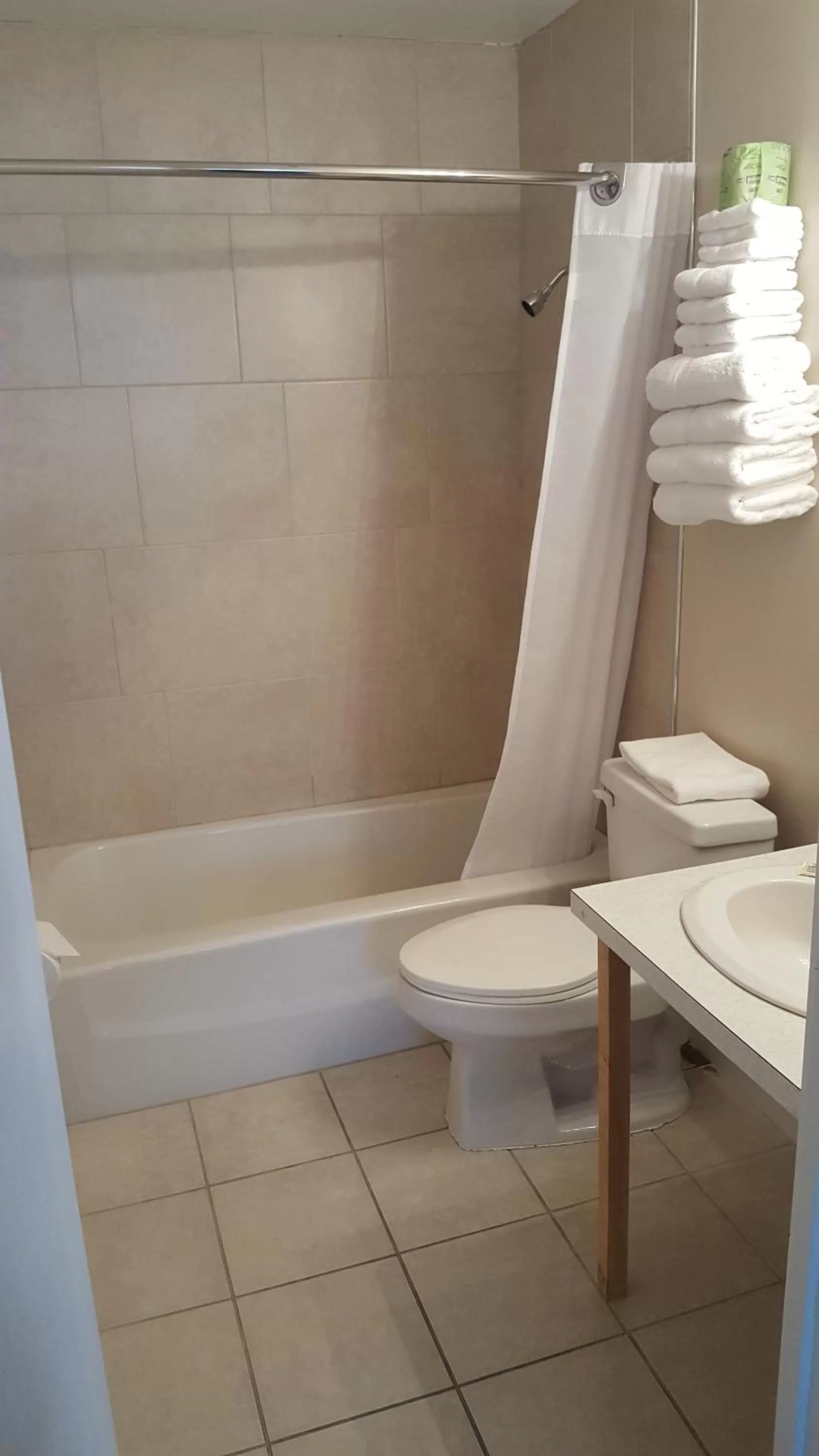 Standard Queen Room in Seabreeze Motel