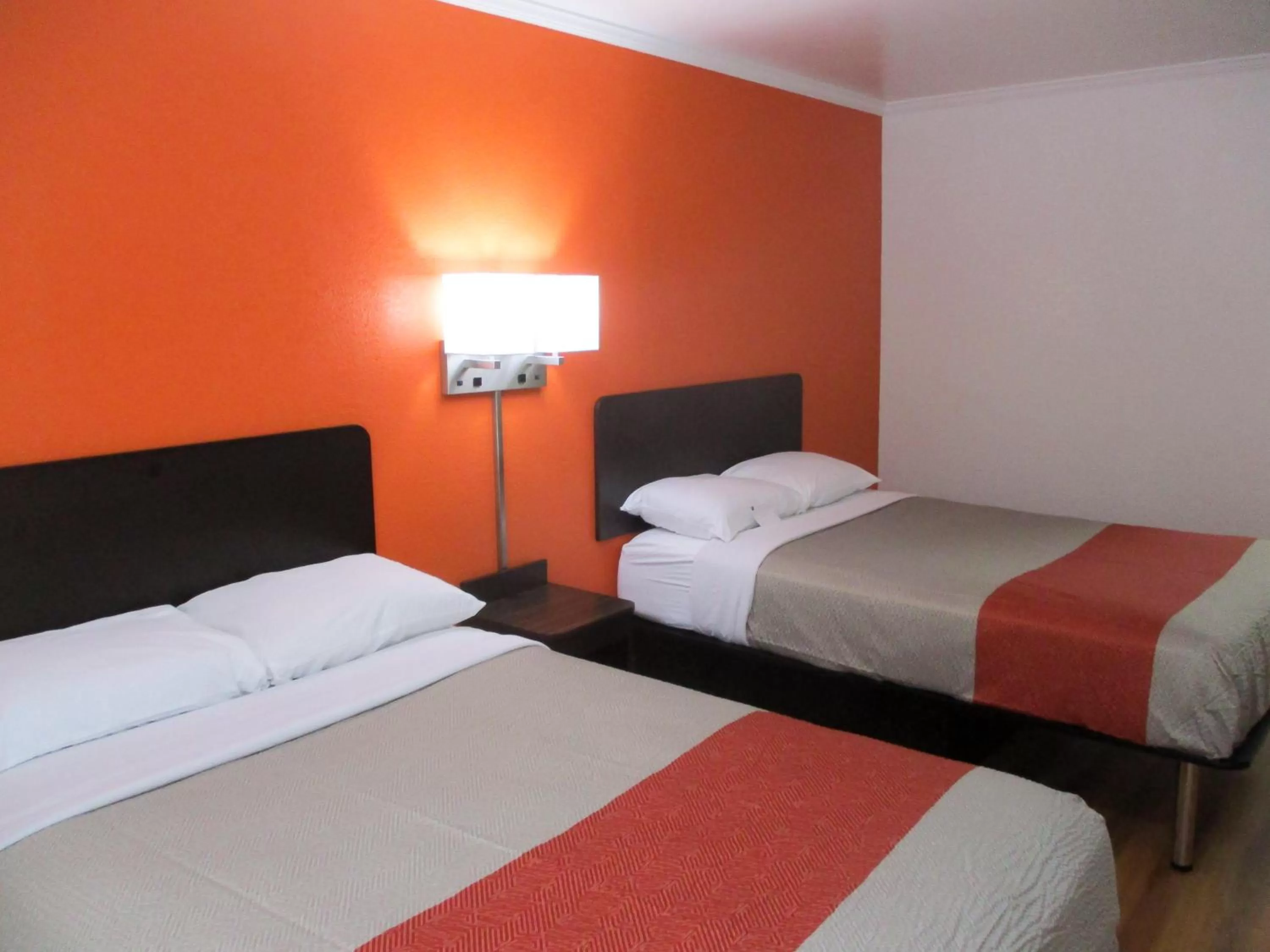 Deluxe Quadruple Room - Non-Smoking in Motel 6-Bay Minette, AL