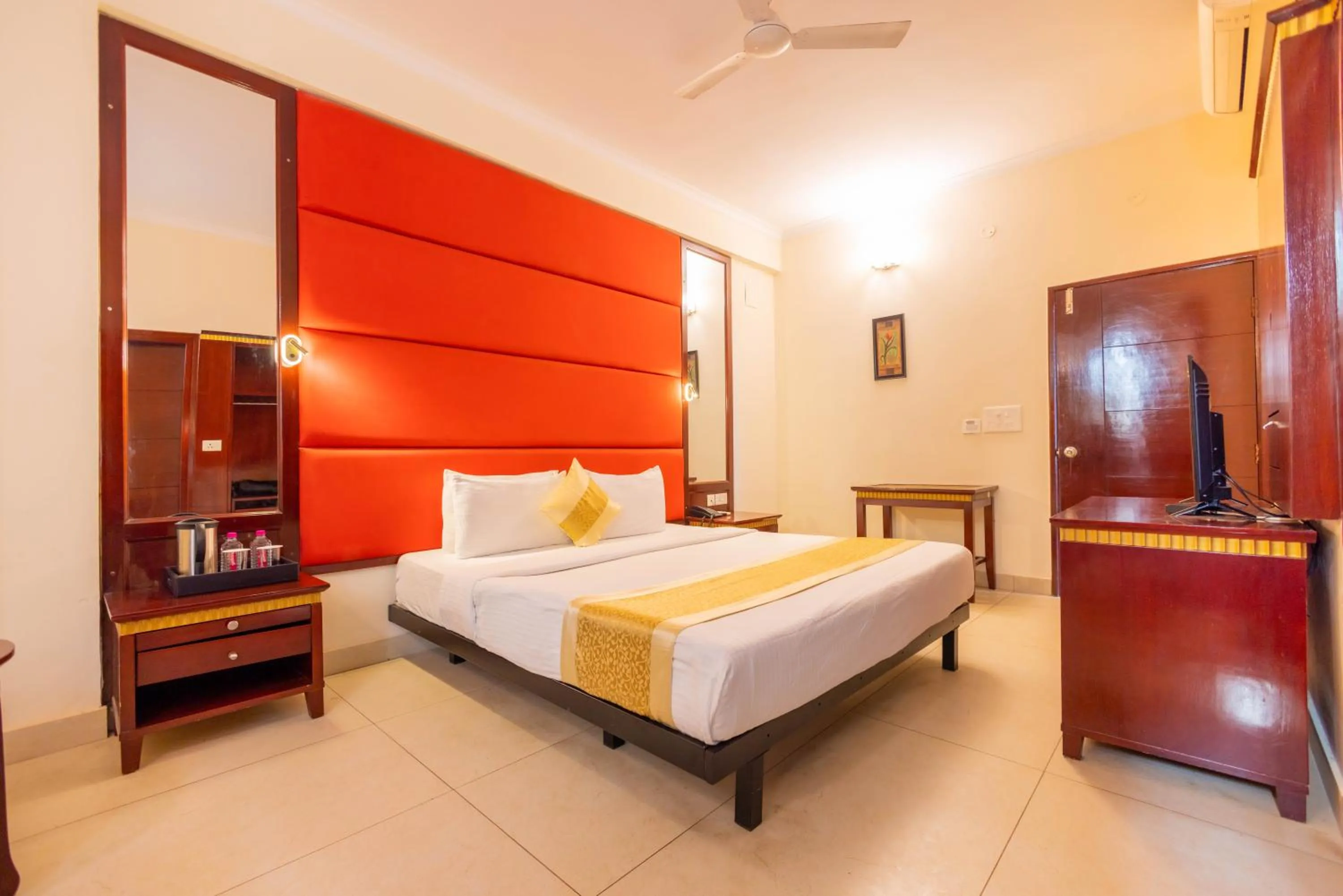 Deluxe Double Room in Hotel Clarks Inn Jaipur, Banipark