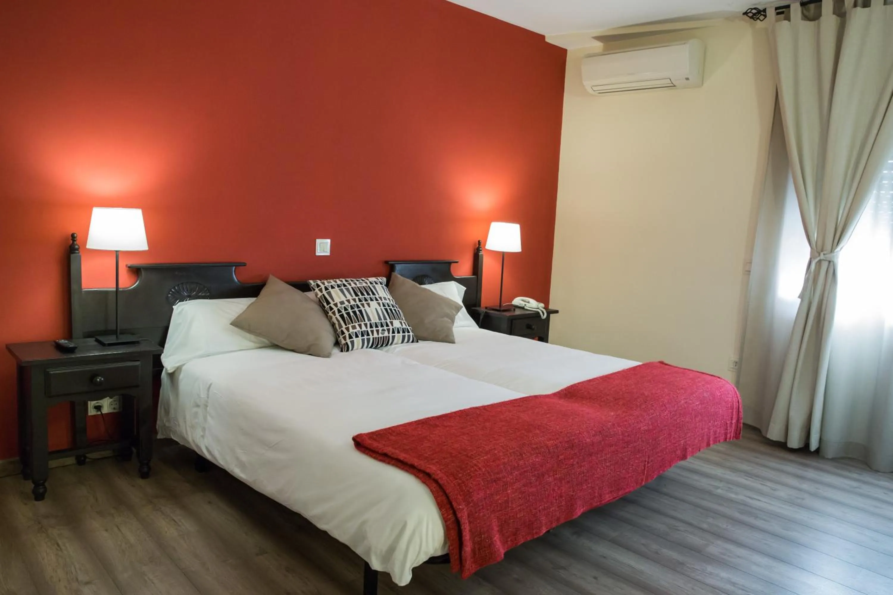 Double Room with Extra Bed in Hotel Venta Magullo