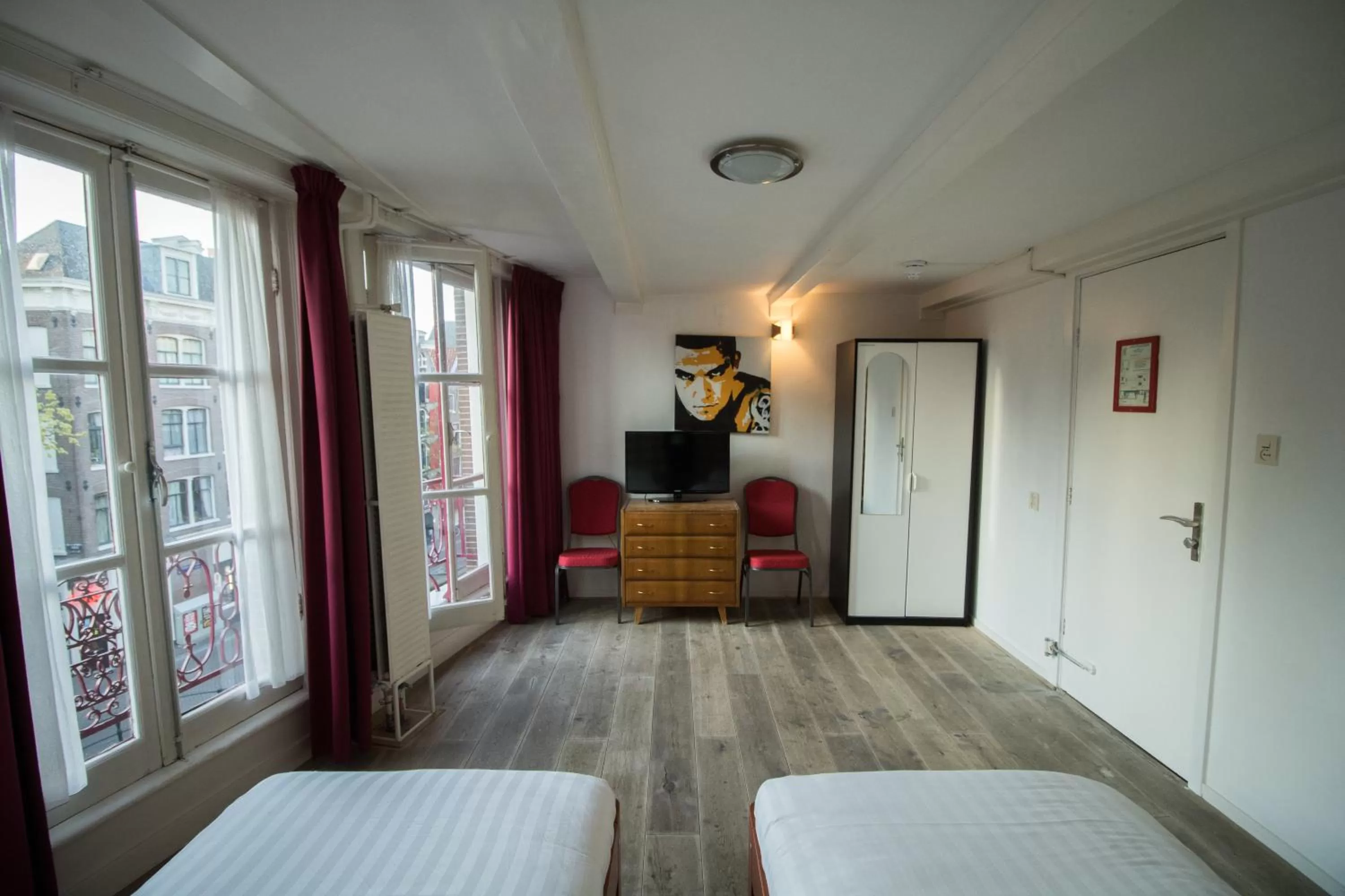 Twin Room with City View in Hotel & bar Royal taste Amsterdam