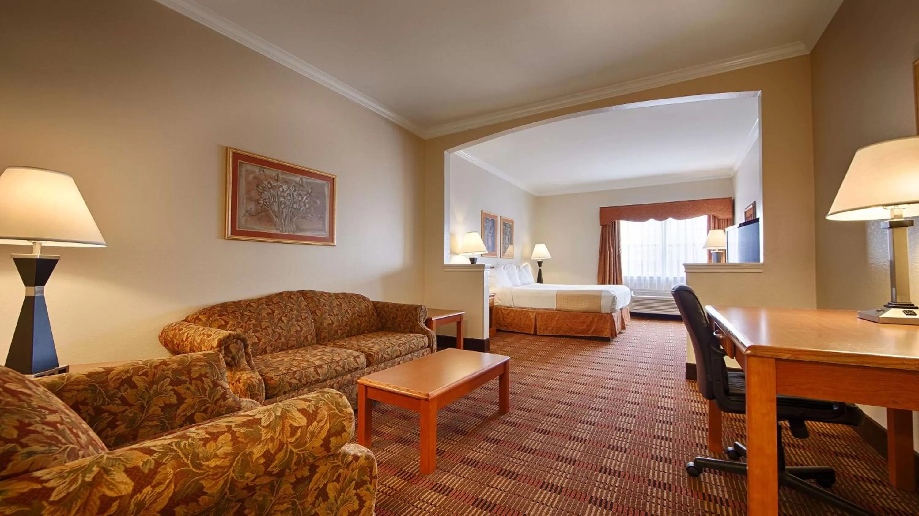 King Suite with Sofa Bed and Roll-In Shower - Disability Access/Non-Smoking in Best Western Clubhouse Inn & Suites