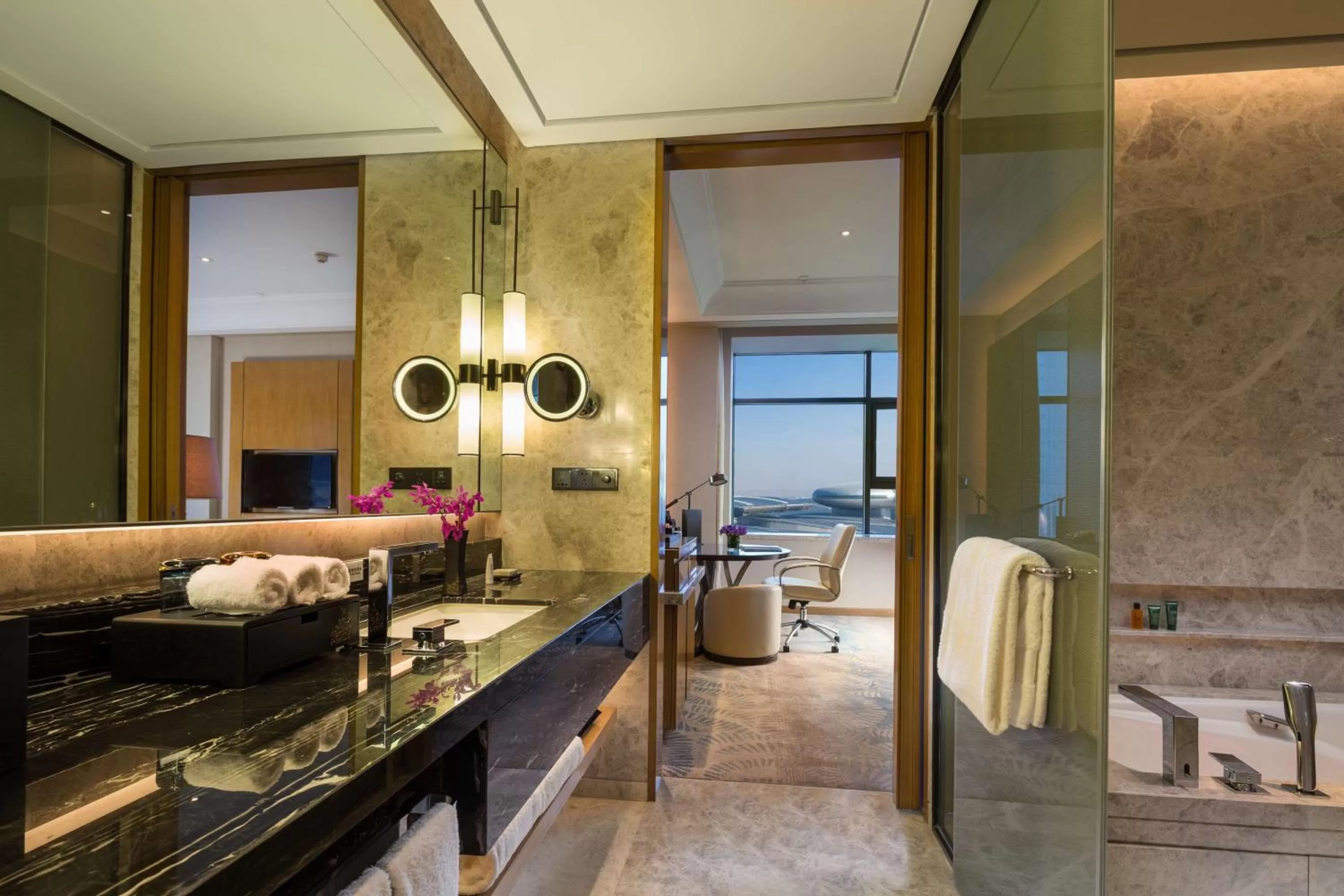 King Guest Room in Hilton Urumqi