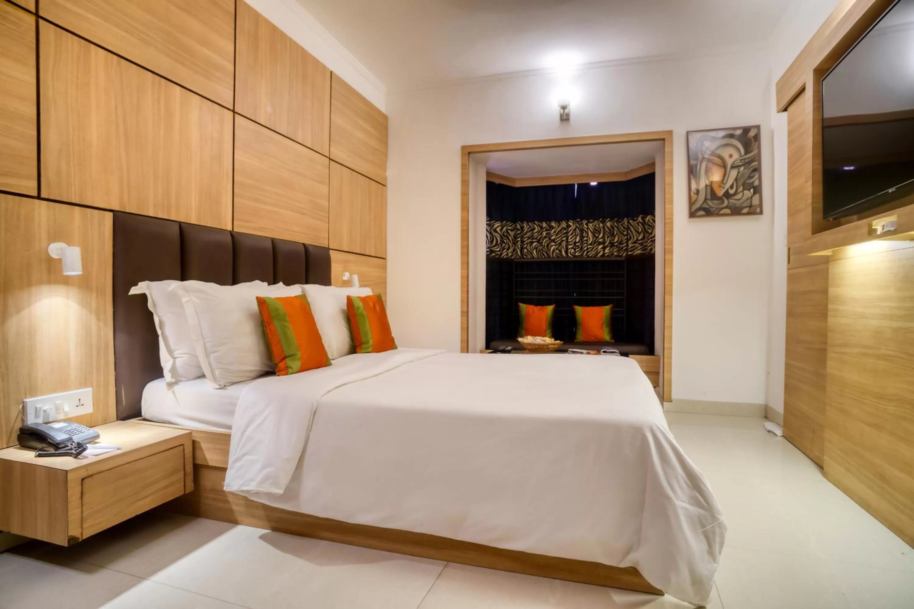 Premier Room with Bay Window Seating - single occupancy in Roland Hotel