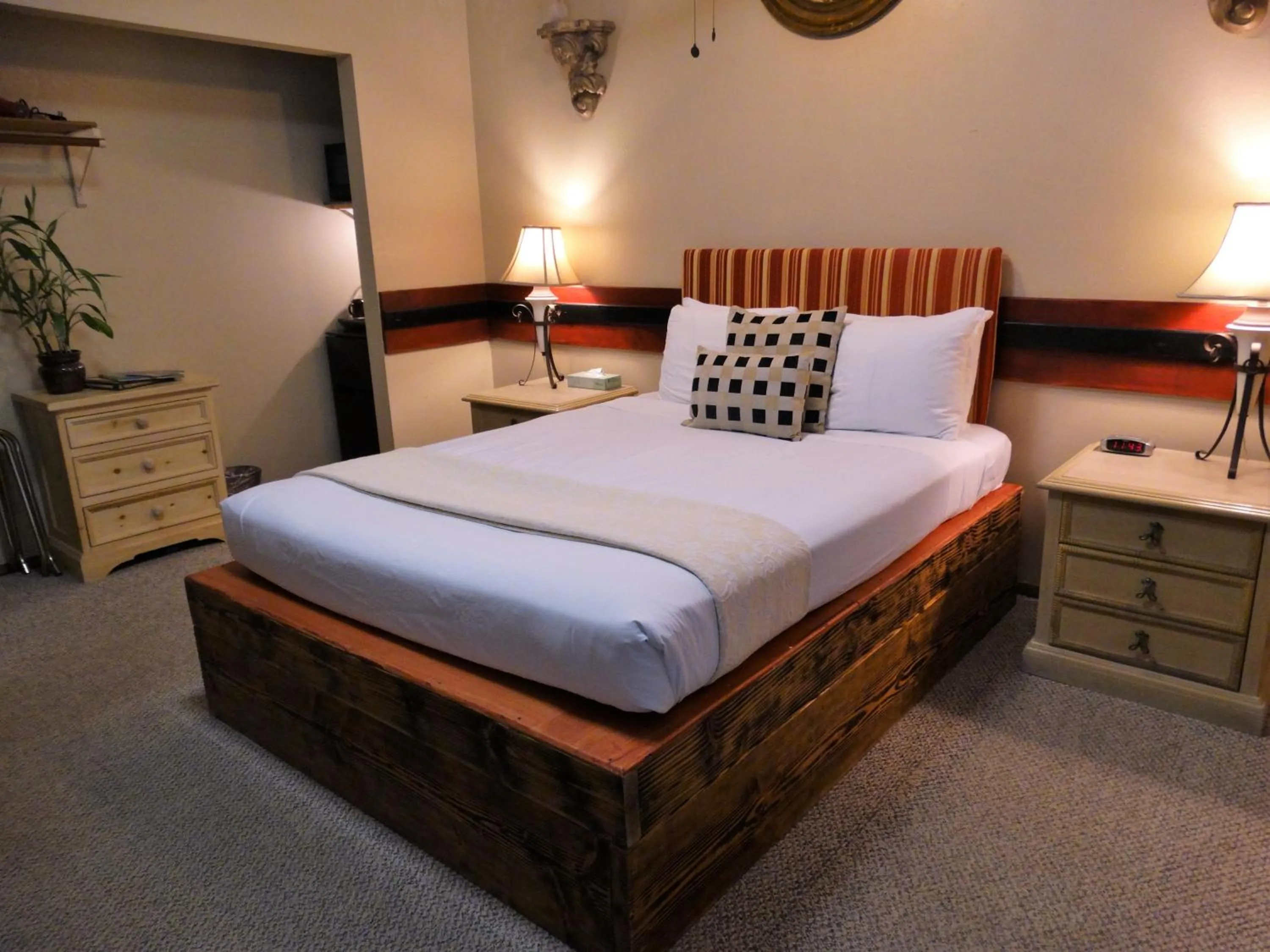 Queen Room with Garden View in Lokahi Lodge