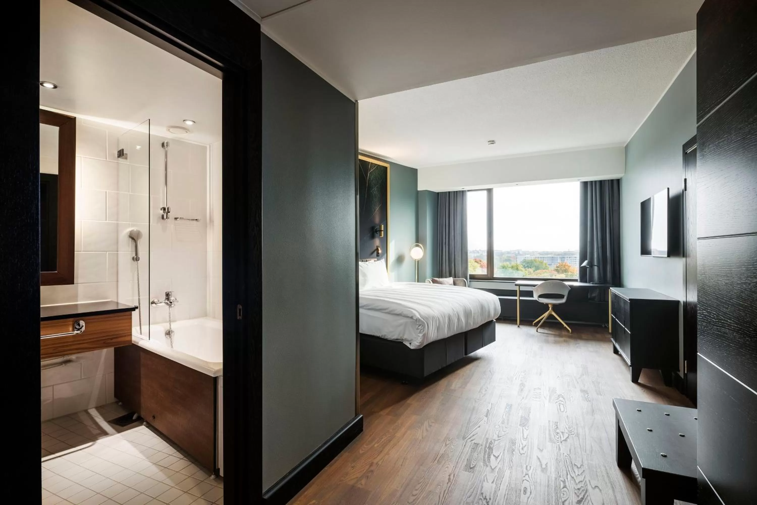 Premium King Room with City View in Crowne Plaza Helsinki - Hesperia by IHG