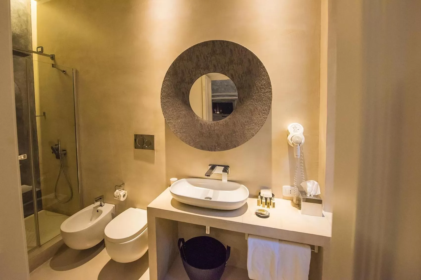 King Suite with Balcony in Piazza di Spagna 9