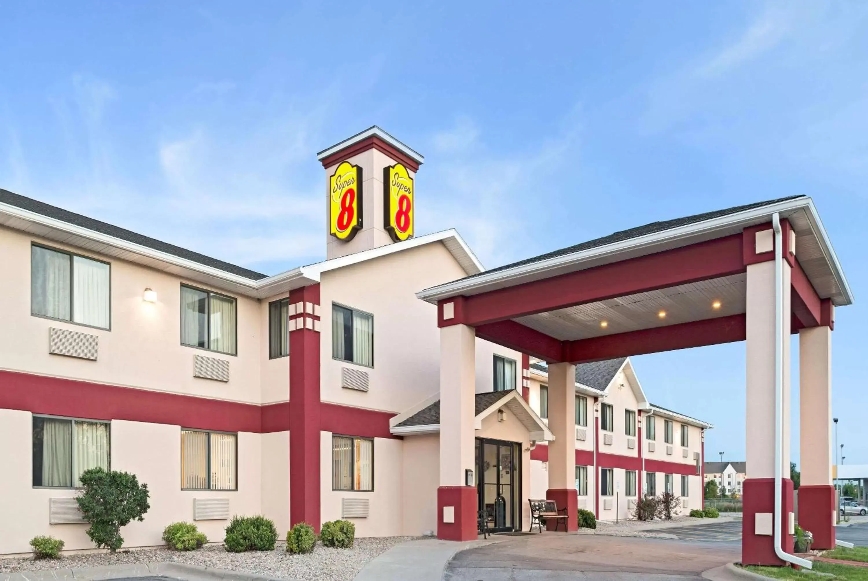 Super 8 by Wyndham Omaha Eppley Airport/Carter Lake Super 8 by Wyndham Omaha Eppley Airport/Carter Lake