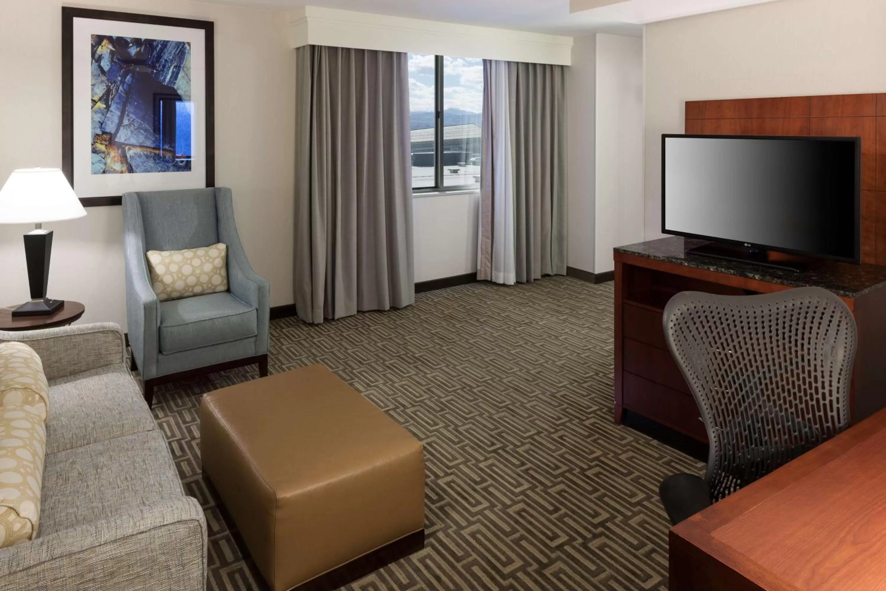 Junior King Suite with Seating Area in Hilton Garden Inn Denver Downtown