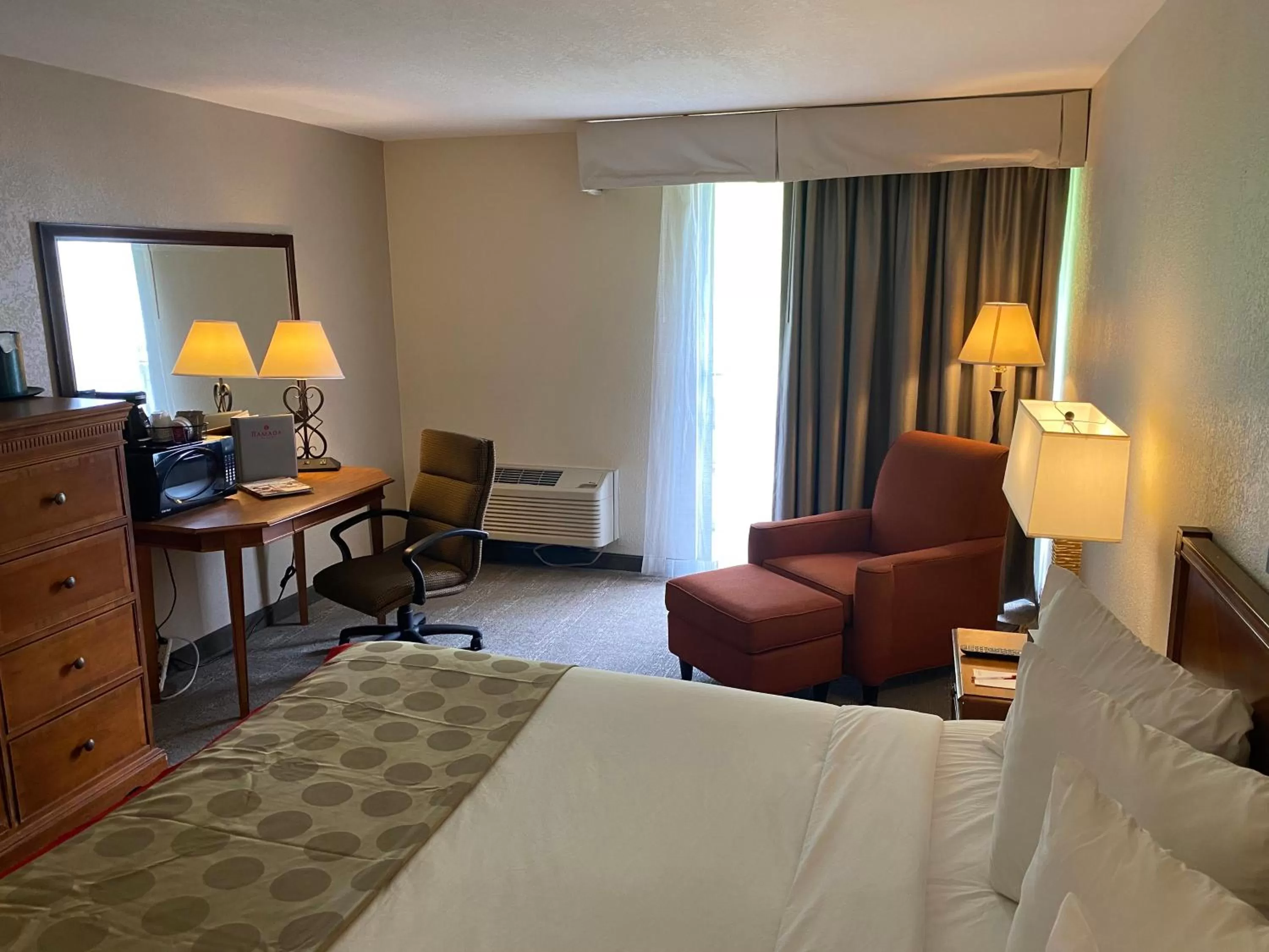 King Room - Non-Smoking in Ramada by Wyndham Albuquerque Midtown