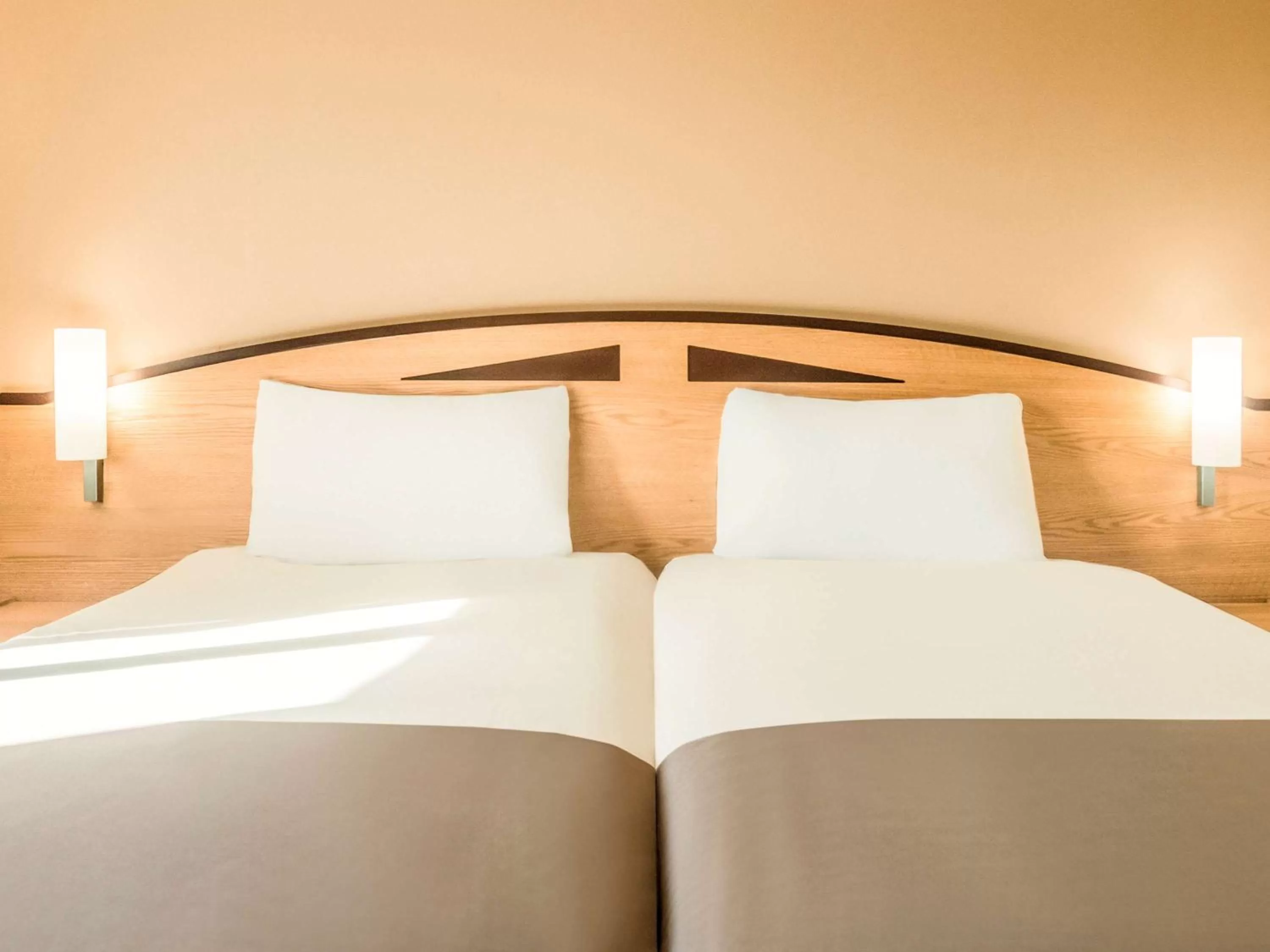 Accessible Room with Two Single Beds in ibis Chesterfield North - Barlborough