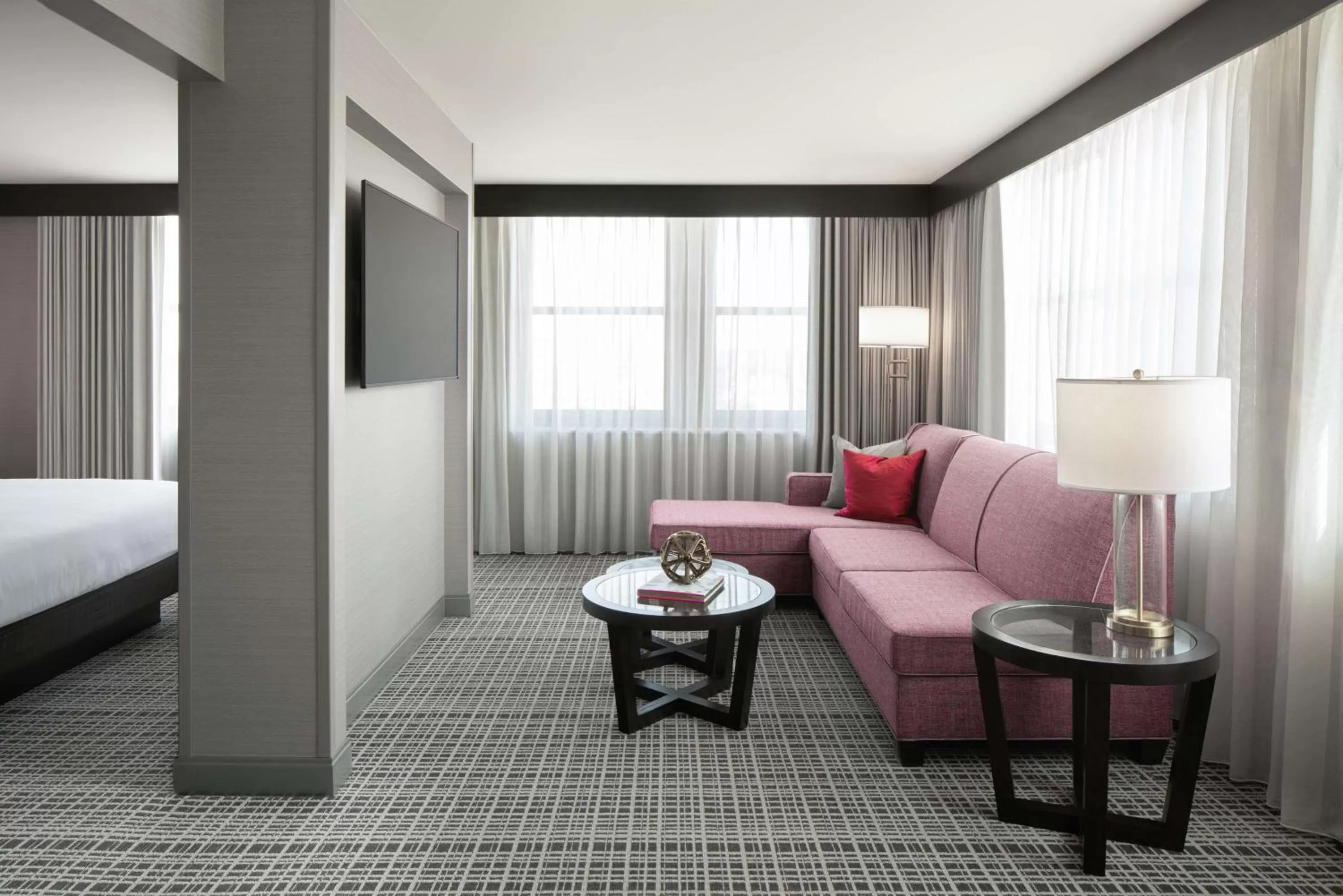 One-Bedroom King Corner Suite in The Axis Moline Hotel, Tapestry Collection By Hilton