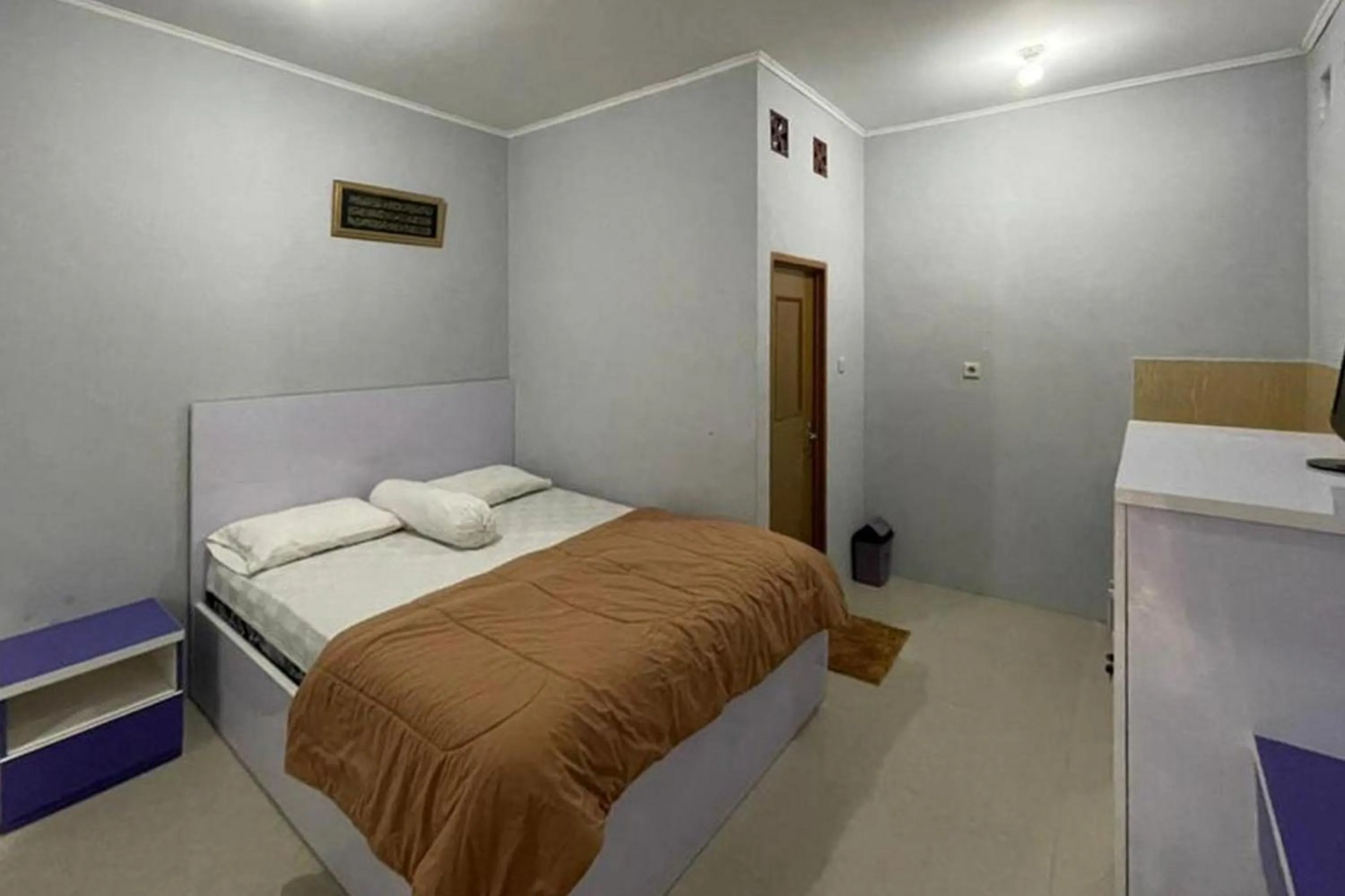 Standard Double Room in Villa Syariah Citeko Mitra RedDoorz