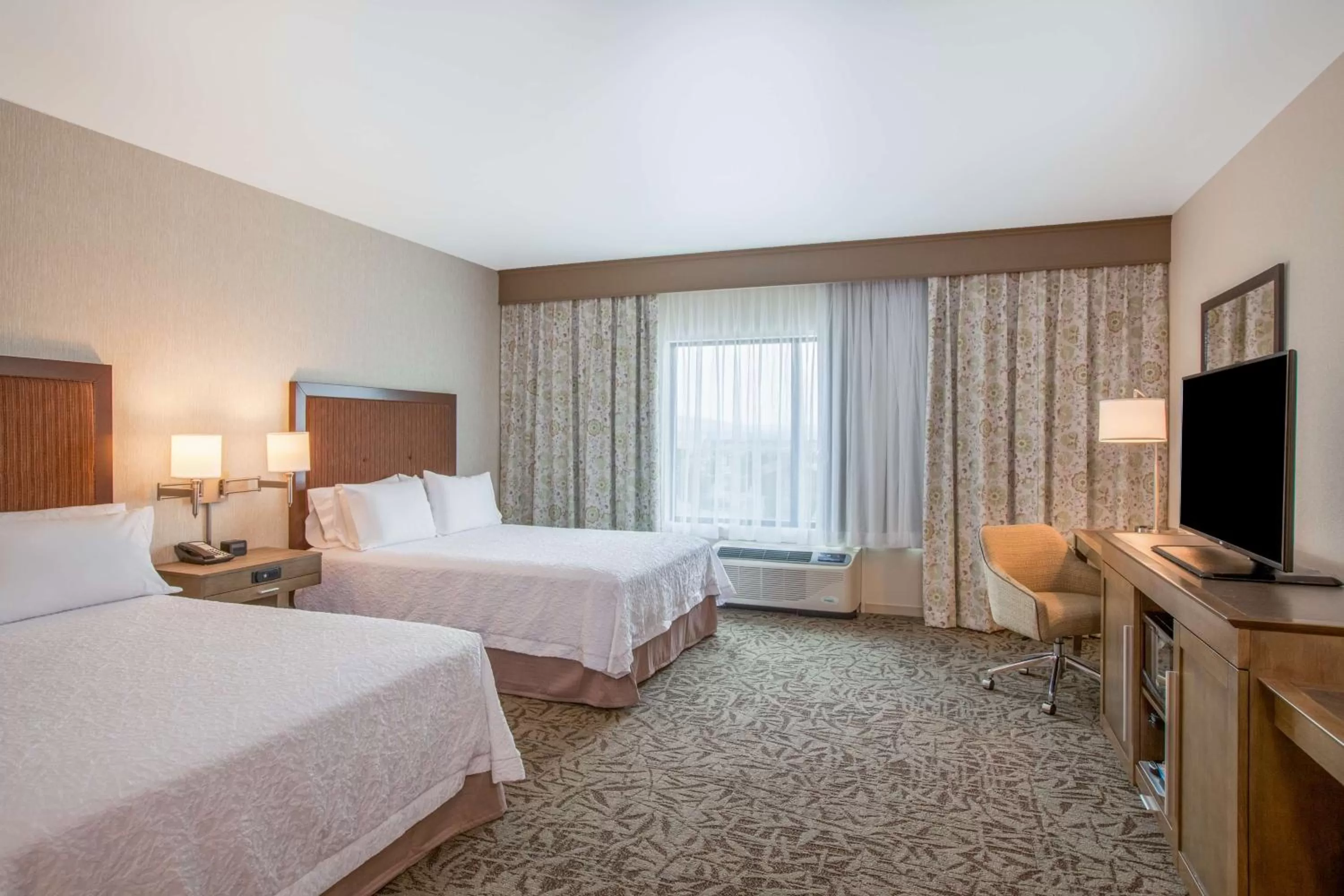 Queen Room with Two Queen Beds - Mobility and Hearing Access/Non-Smoking in Hampton Inn & Suites Pasco/Tri-Cities, WA