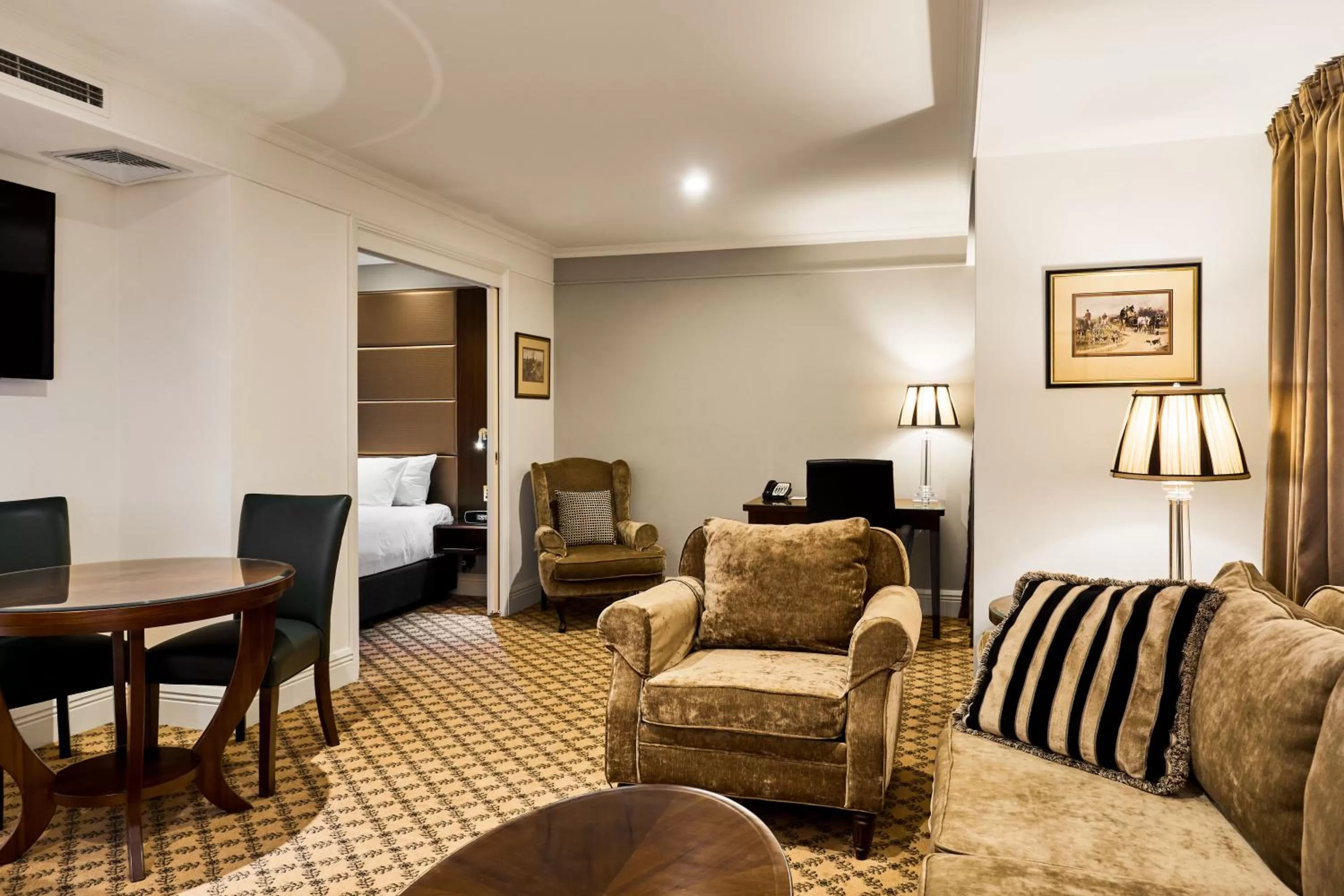 Deluxe King Suite in Stamford Plaza Melbourne