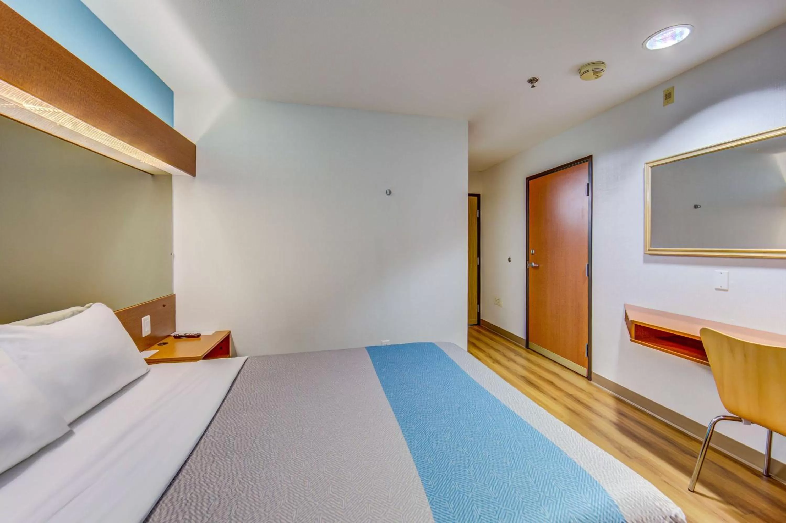 Deluxe Queen Room - Non-Smoking in Motel 6-Sutherlin, OR