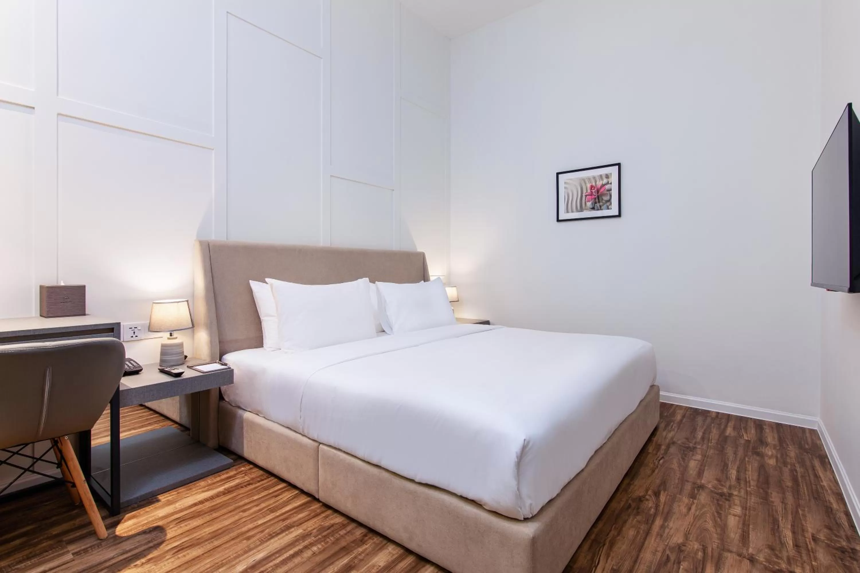 Deluxe King Room in Wesley Hotel