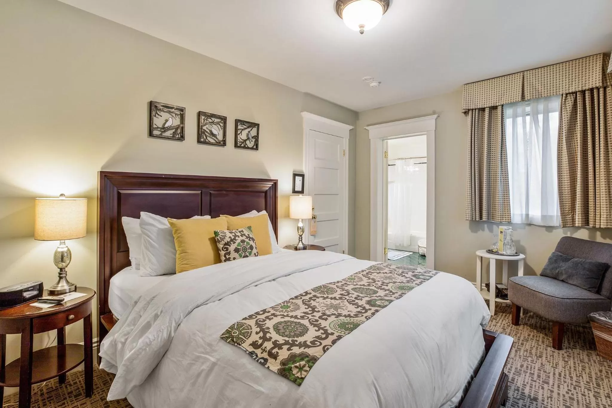 Queen Room with Private Bath in Parker Guest House