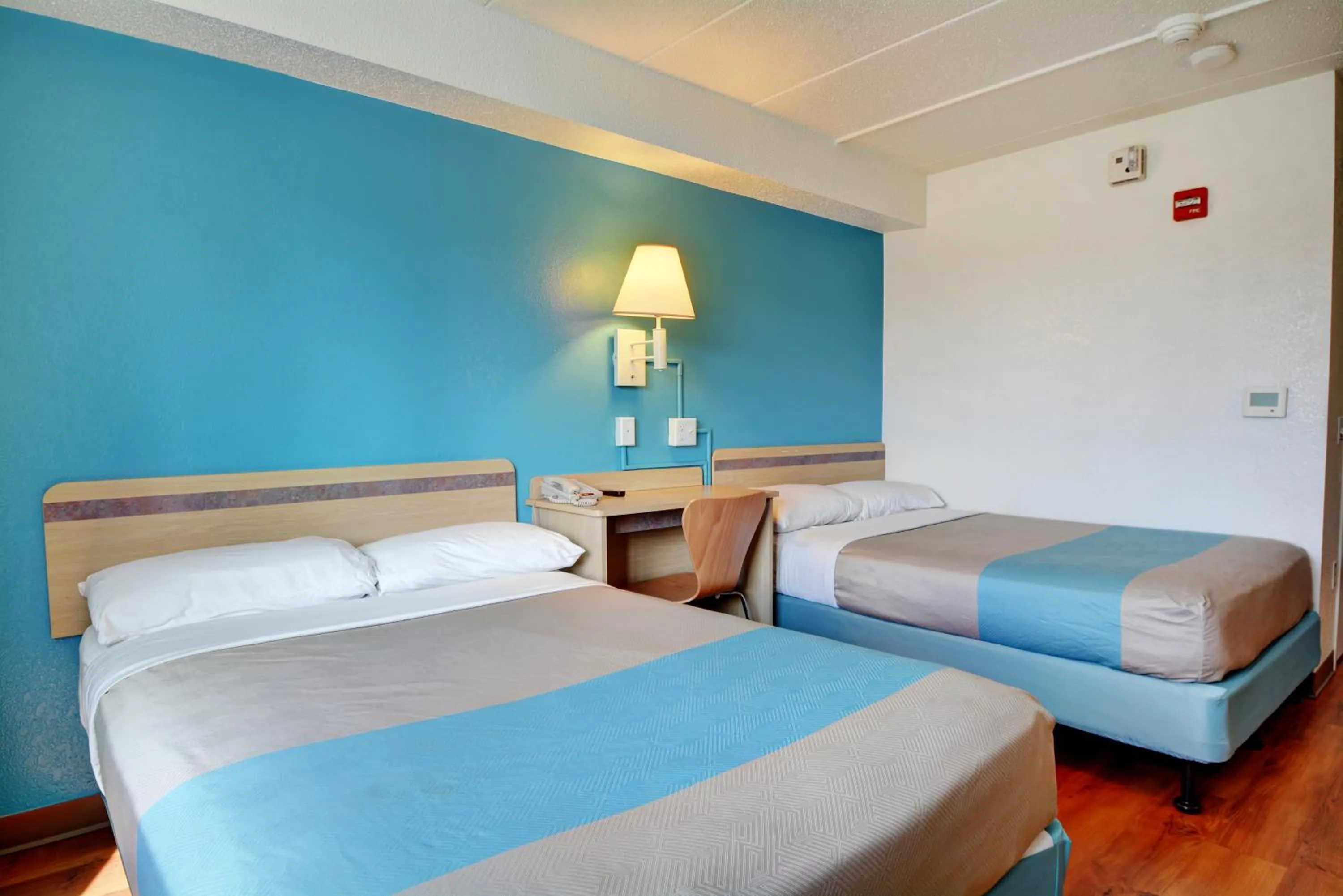 Quadruple Room - Disability Access in Motel 6-Newport, RI