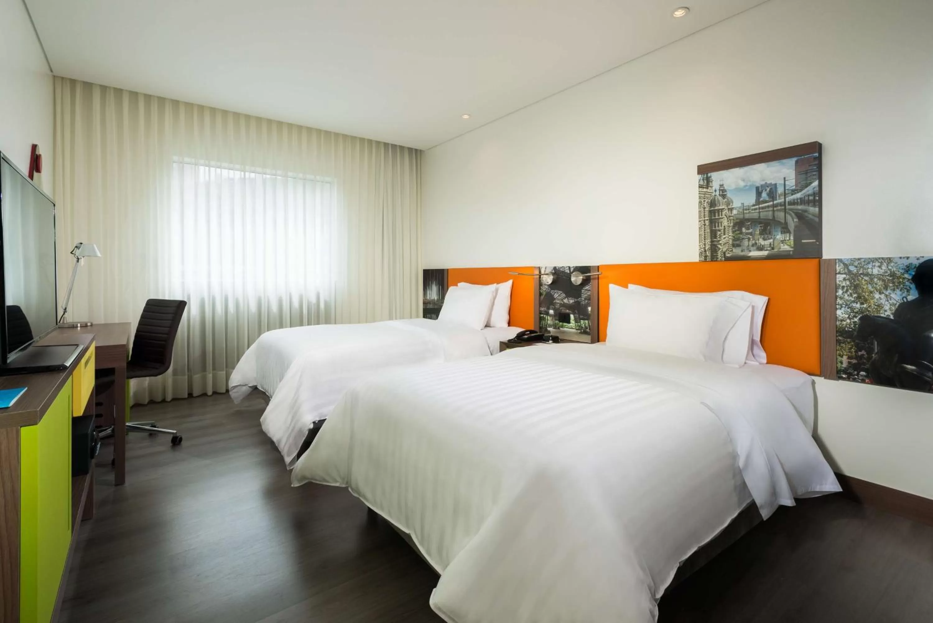 Double Room with Two Twin Beds - Non-Smoking in Hampton by Hilton Medellin